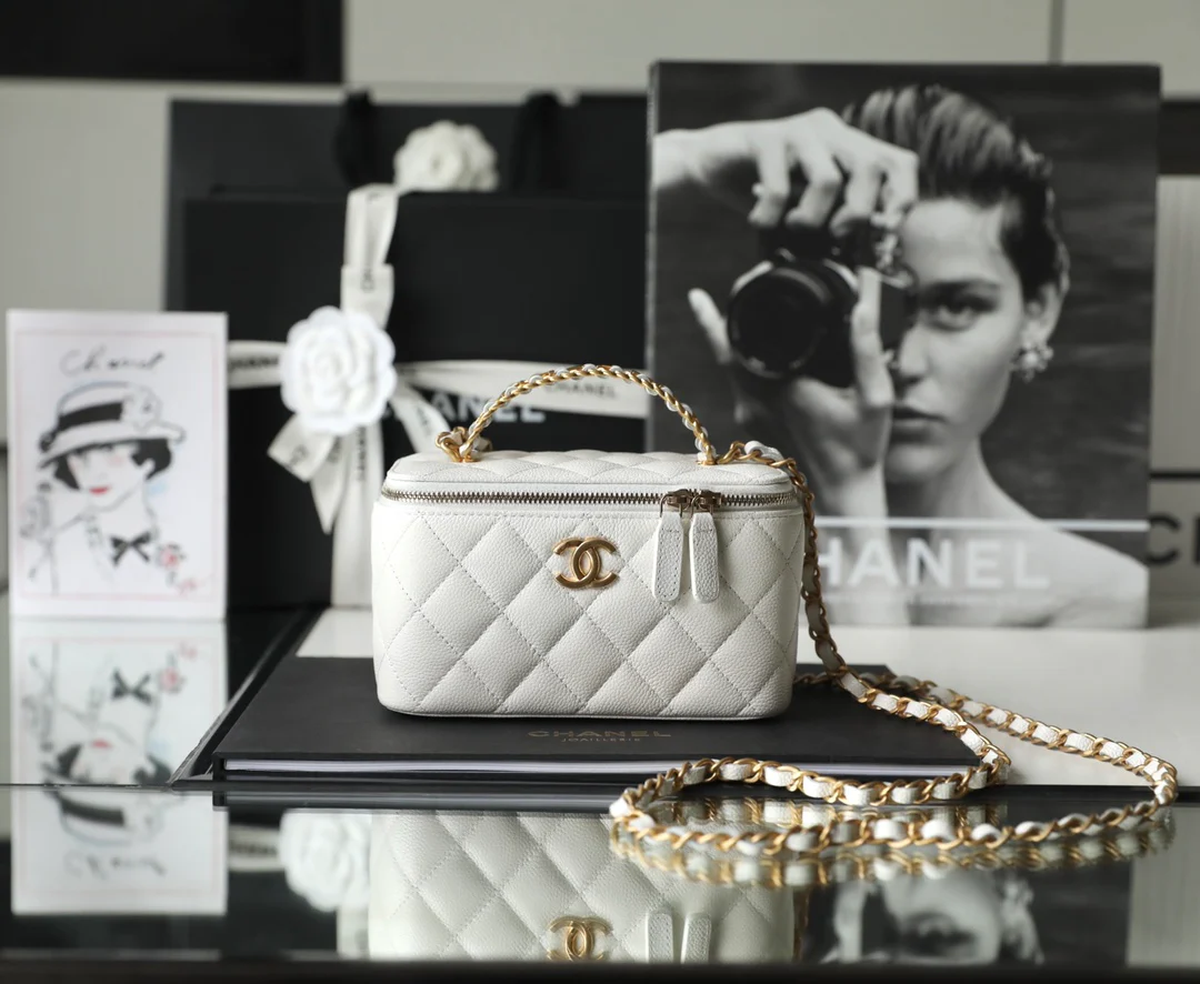 Весенне-летняя коллекция Chanel - Браслет с буквой - Квадратная коробка - Белый