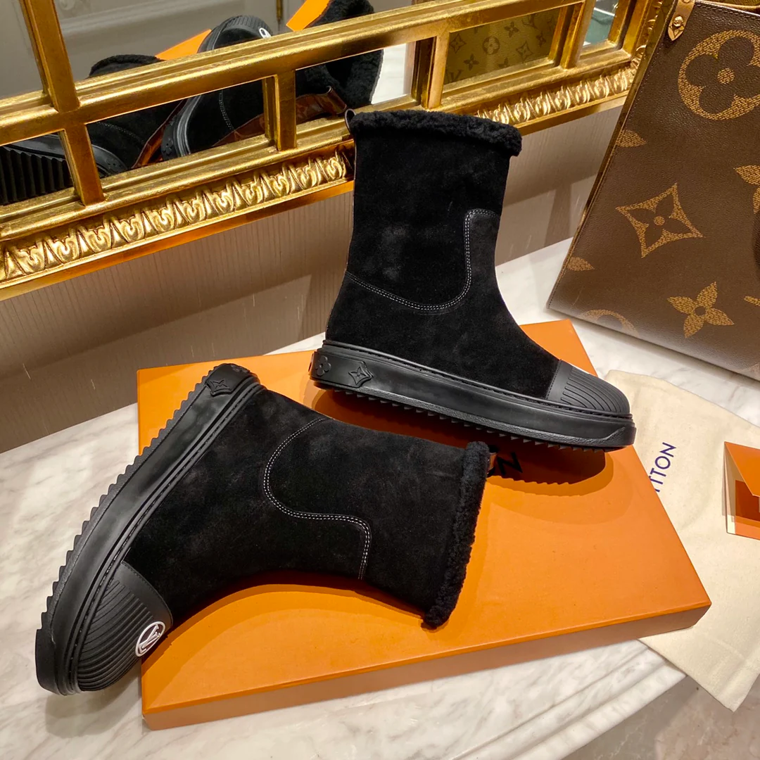 Обувь LV - сапоги LV до середины икры с внутренней подкладкой.