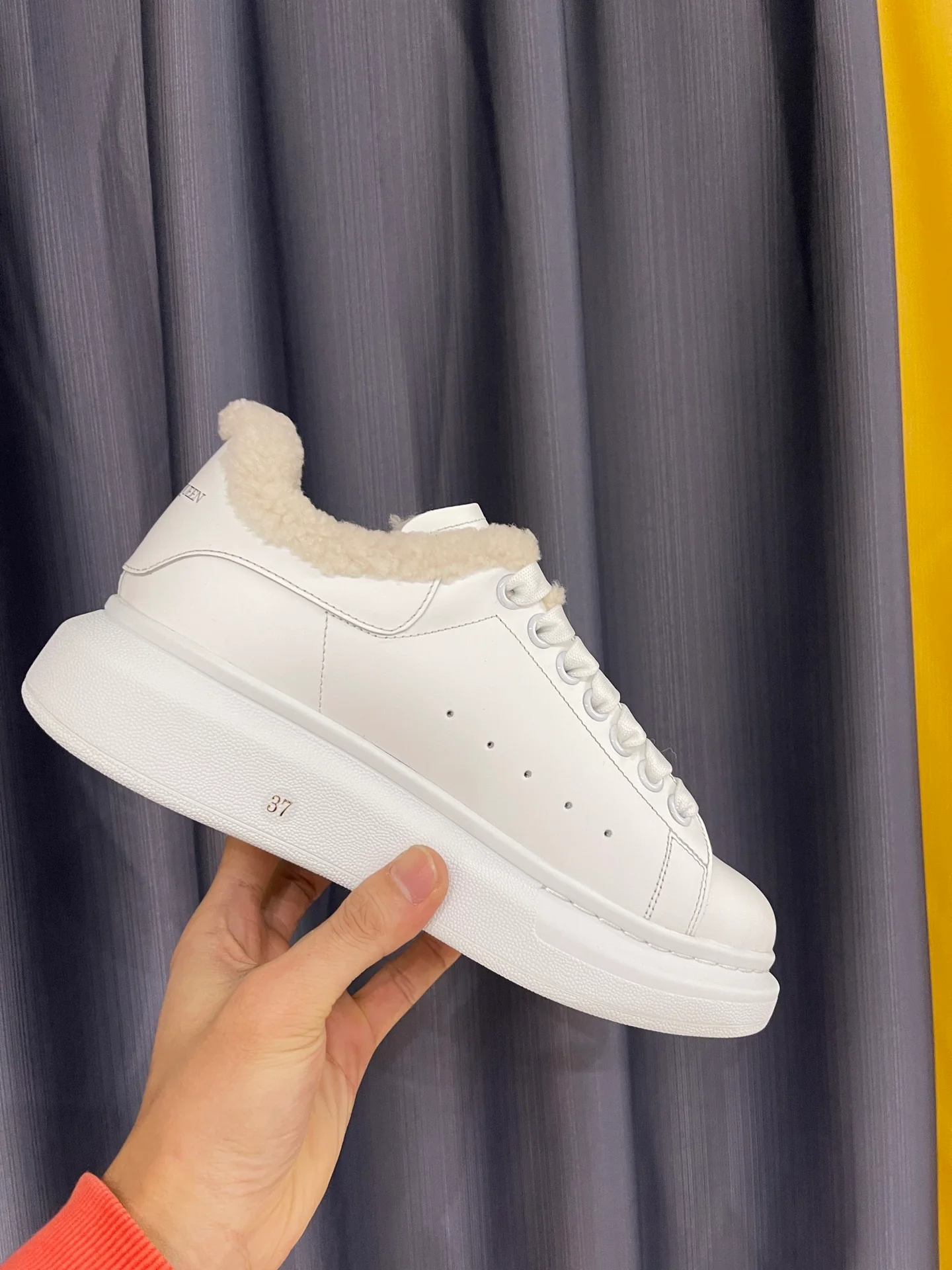 Классические белые кроссовки McQueen - Унисекс - Полностью белая кожа - Овечья шерсть - Премиум-издание - 1