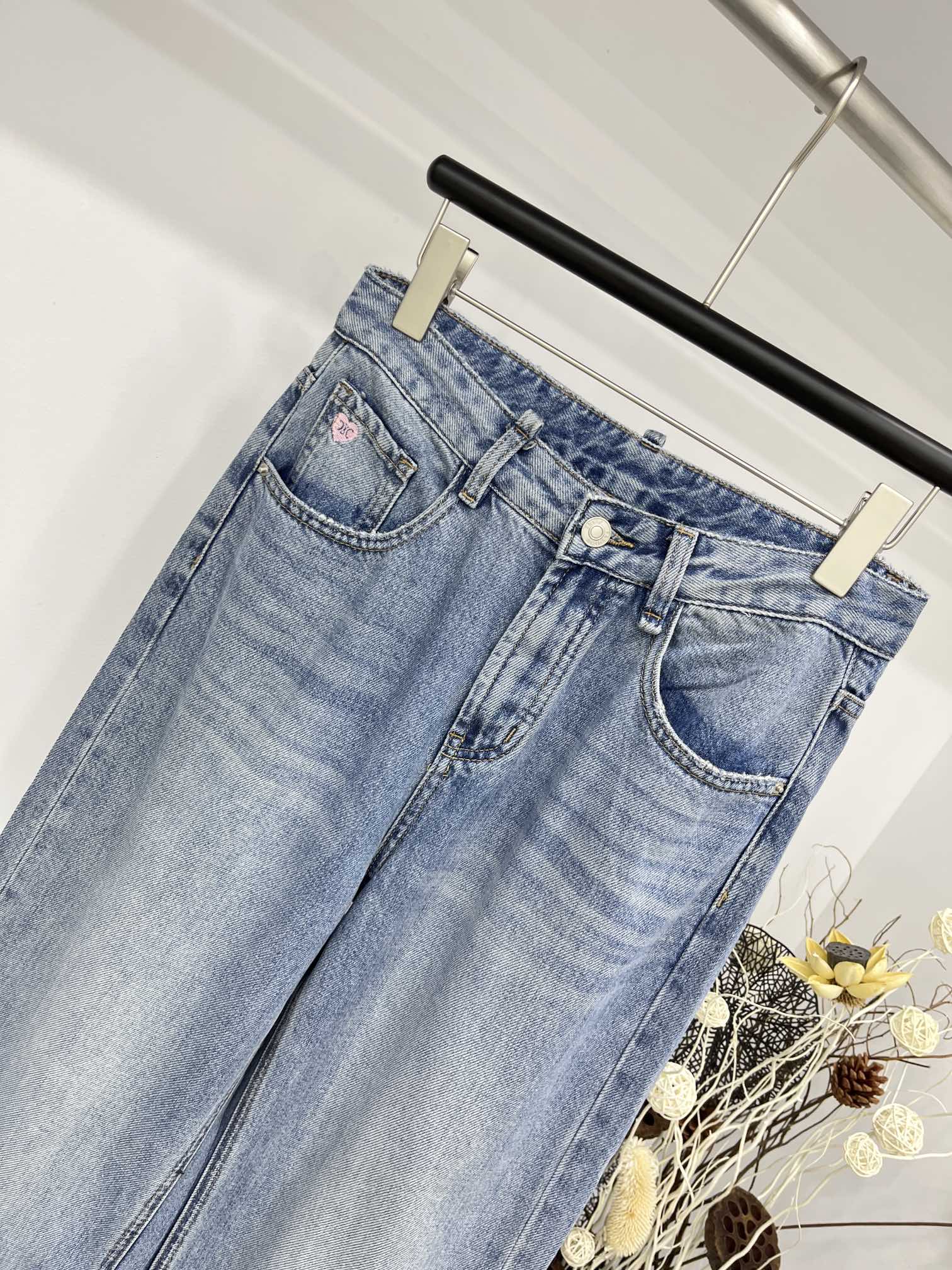 Джинсы Celine 2404 Classic с вышитой этикеткой