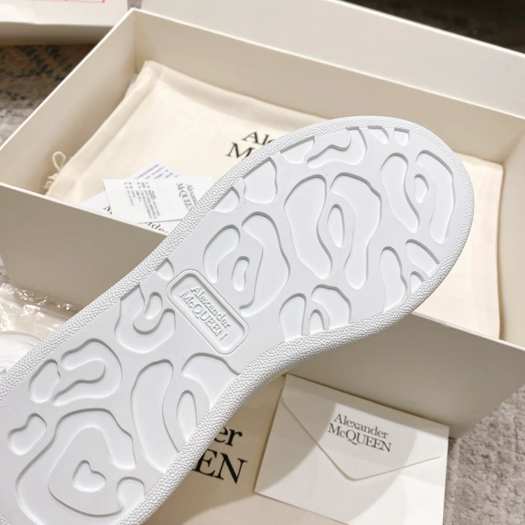 Классические белые кроссовки McQueen с зеркальной подошвой и розовым