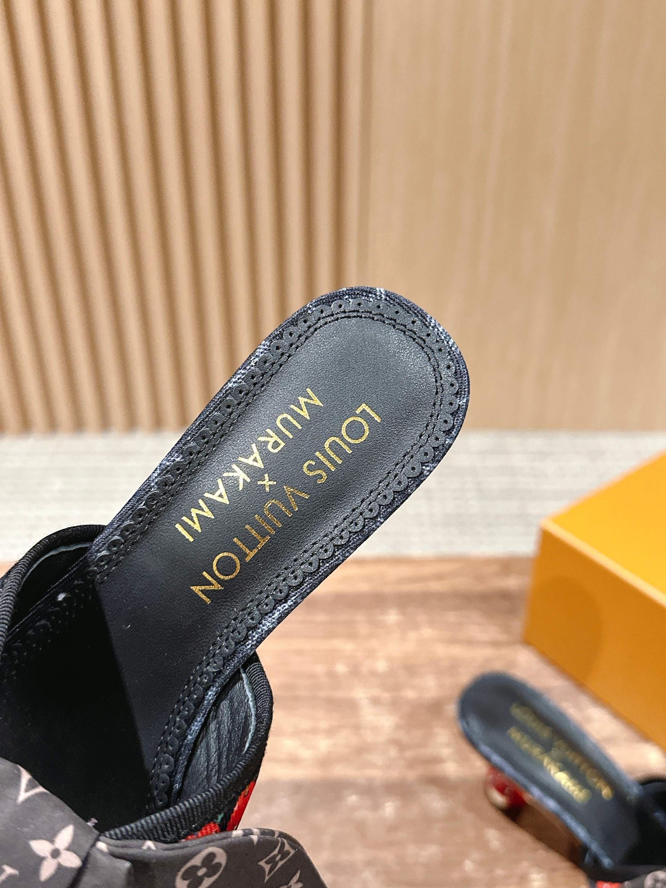 LV - Босоножки на низком каблуке с бантом и вишневым узором - Черные