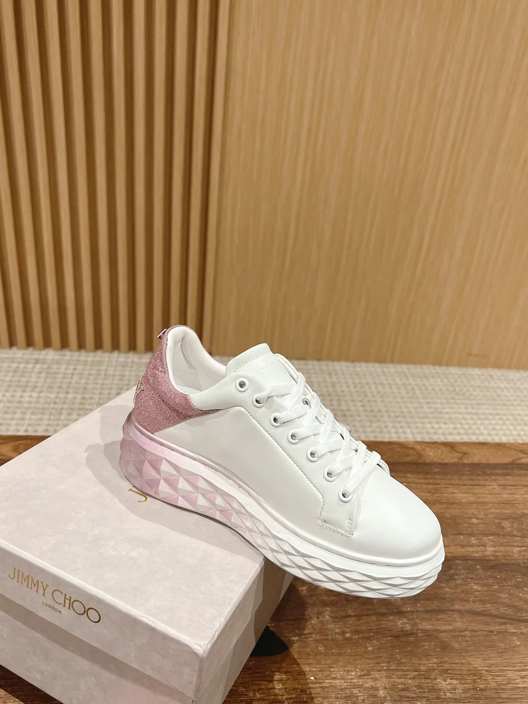 Обувь марки JC - повседневная модель 2024 года - розовая.