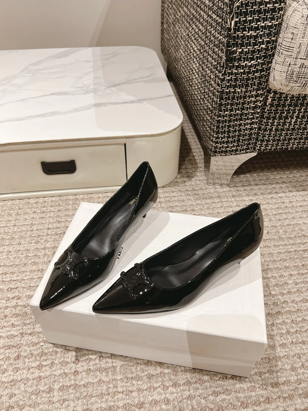 Балетки Celine с острым носком и невысоким каблуком - черные