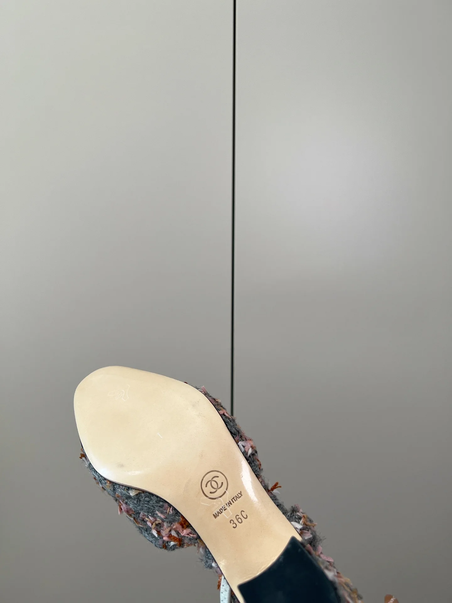 Новинка весны 2023 от Chanel - Классические балетки на среднем каблуке из твида