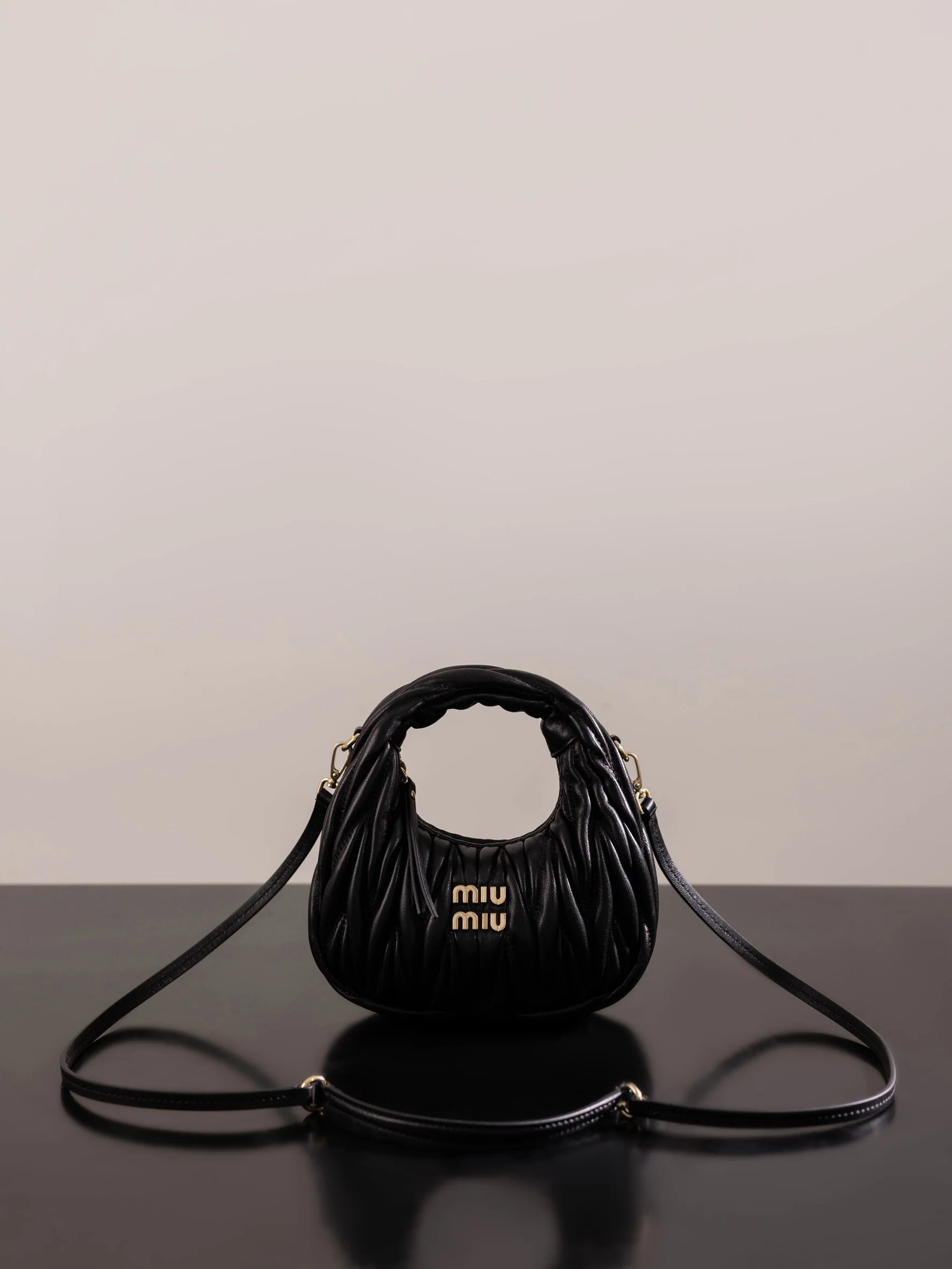 Miu Miu - Мини-сумочка из овечьей кожи - Черная - 1