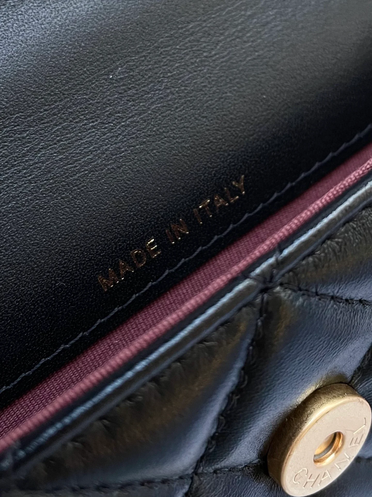 Кардхолдер Chanel с двойной золотой цепочкой и шариками — черный кожаный