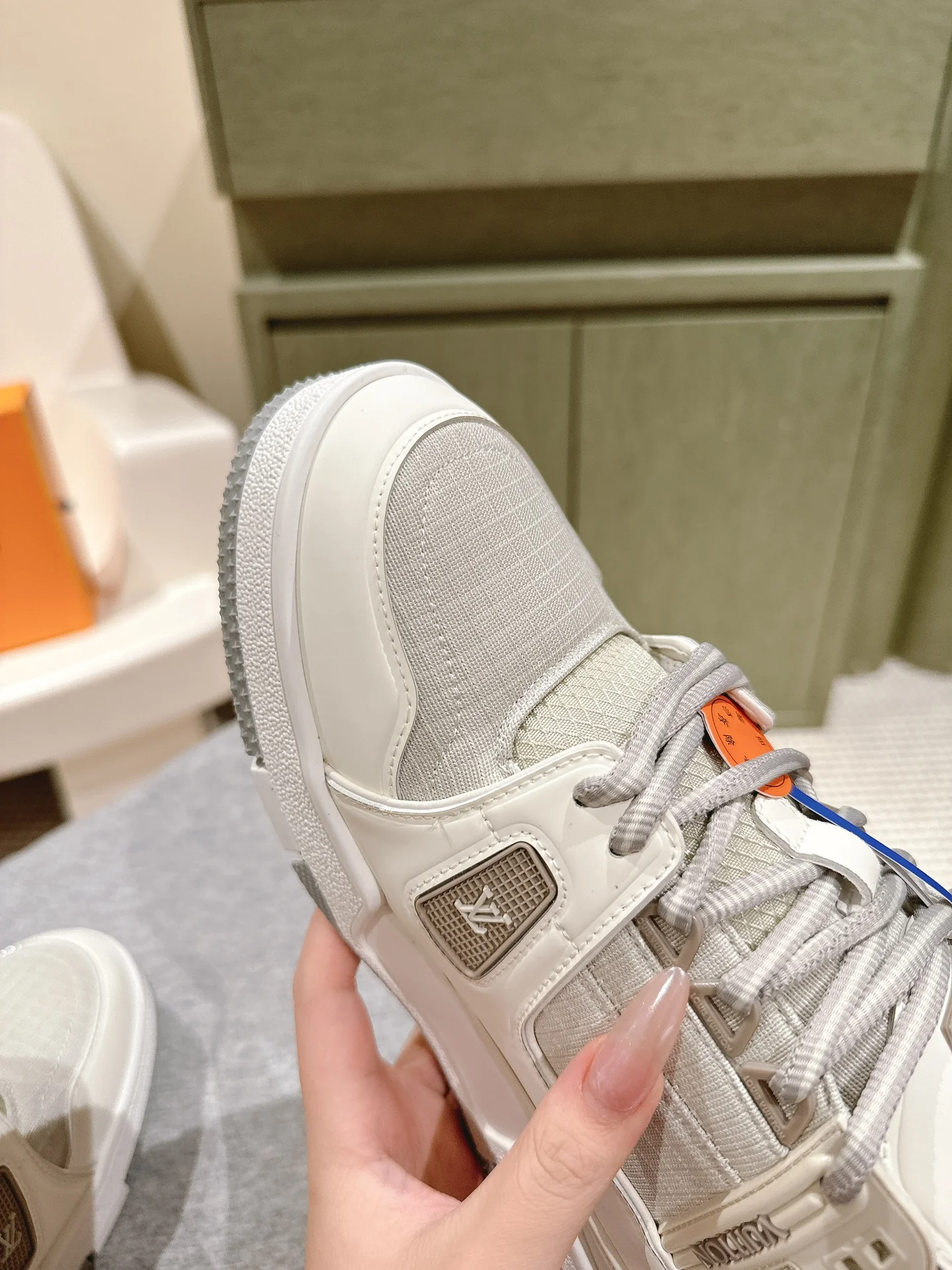 LV-2024-Кроссовки-Белые-2