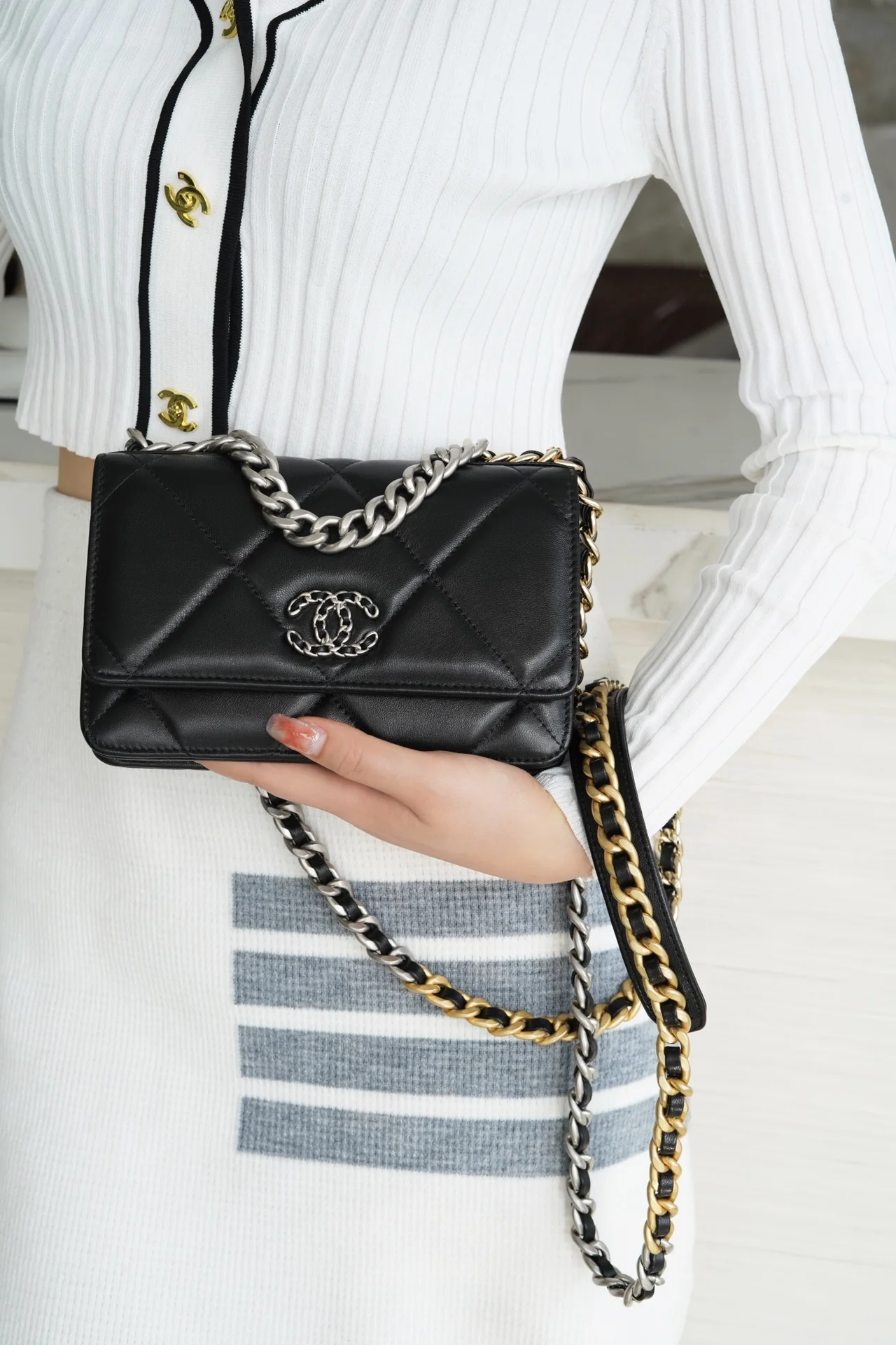 Chanel - 19 серия WOC - Черный с серебряной пряжкой - 1