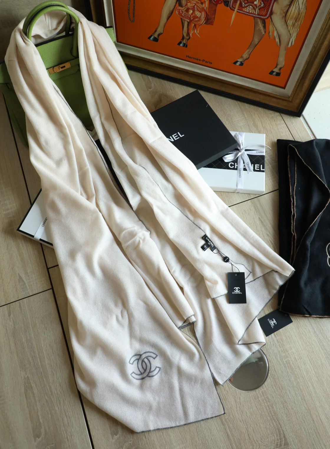 Шарф Chanel с контрастной каймой, 100-200 см, из овечьей шерсти, белый.