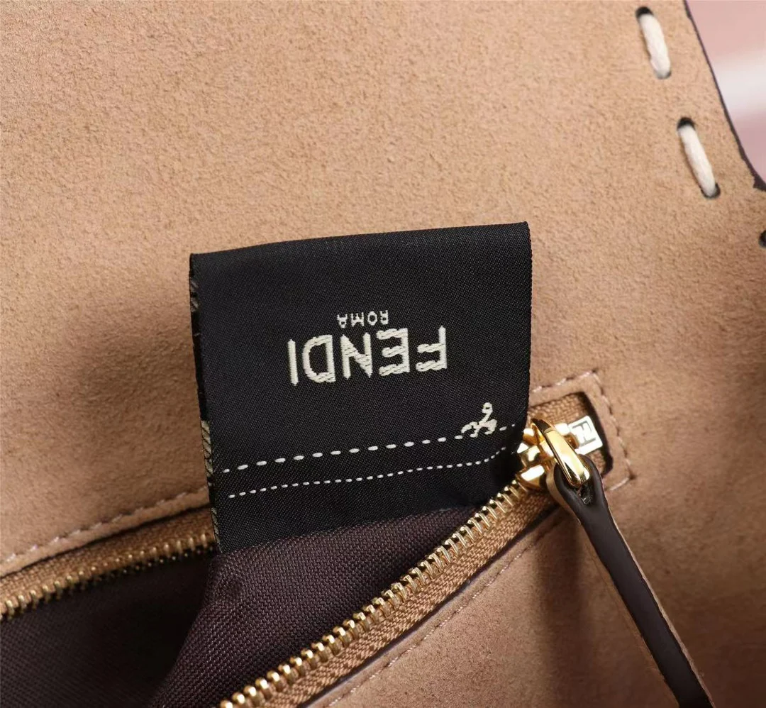 Сумка Fendi Baguette Medium Apricot из овечьей шерсти