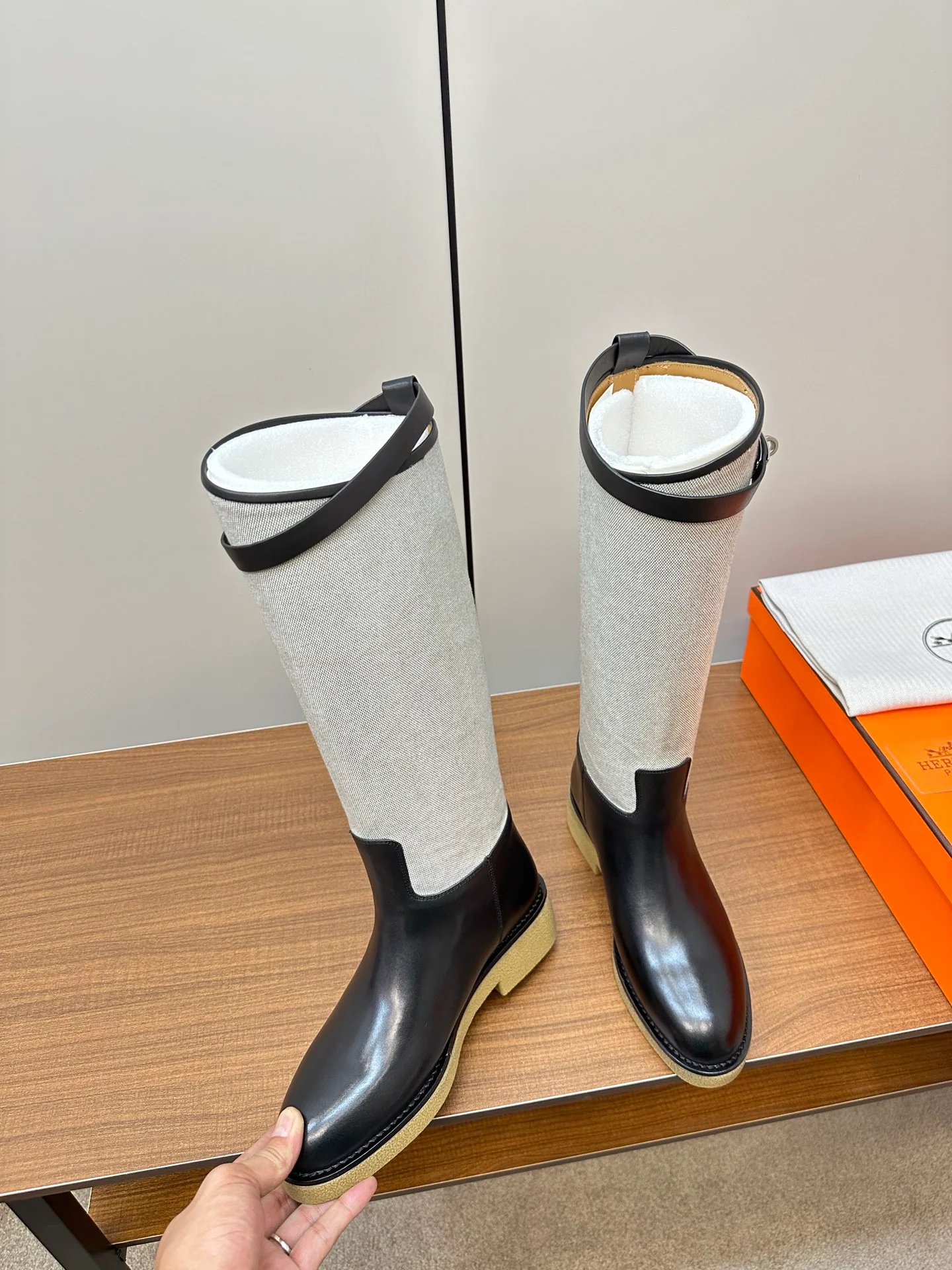 Ботинки Hermes Kelly Jumping Buckle Rider - белые