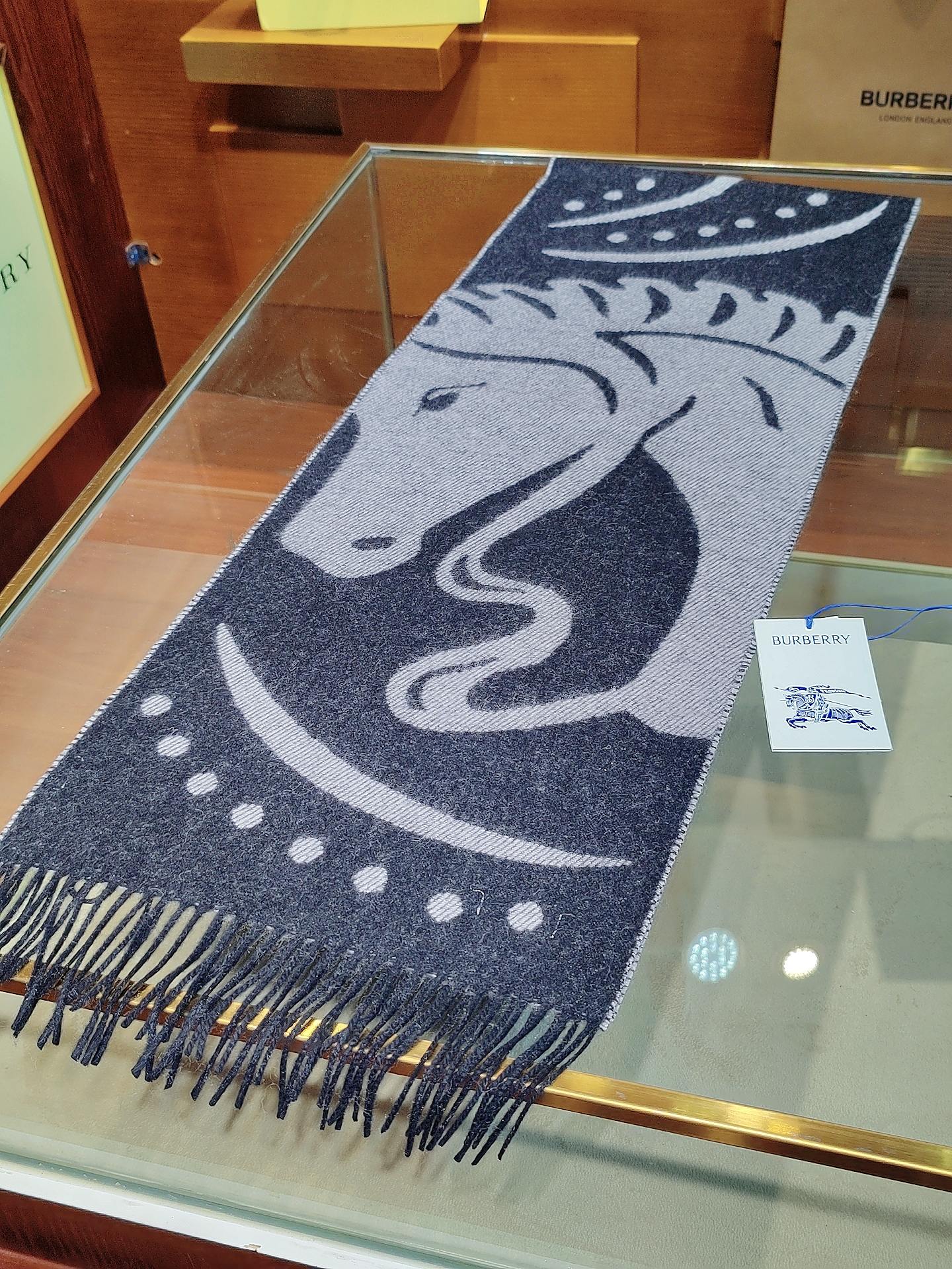 Кашемировый шарф Burberry 2024 года - 168 см - 32 кг