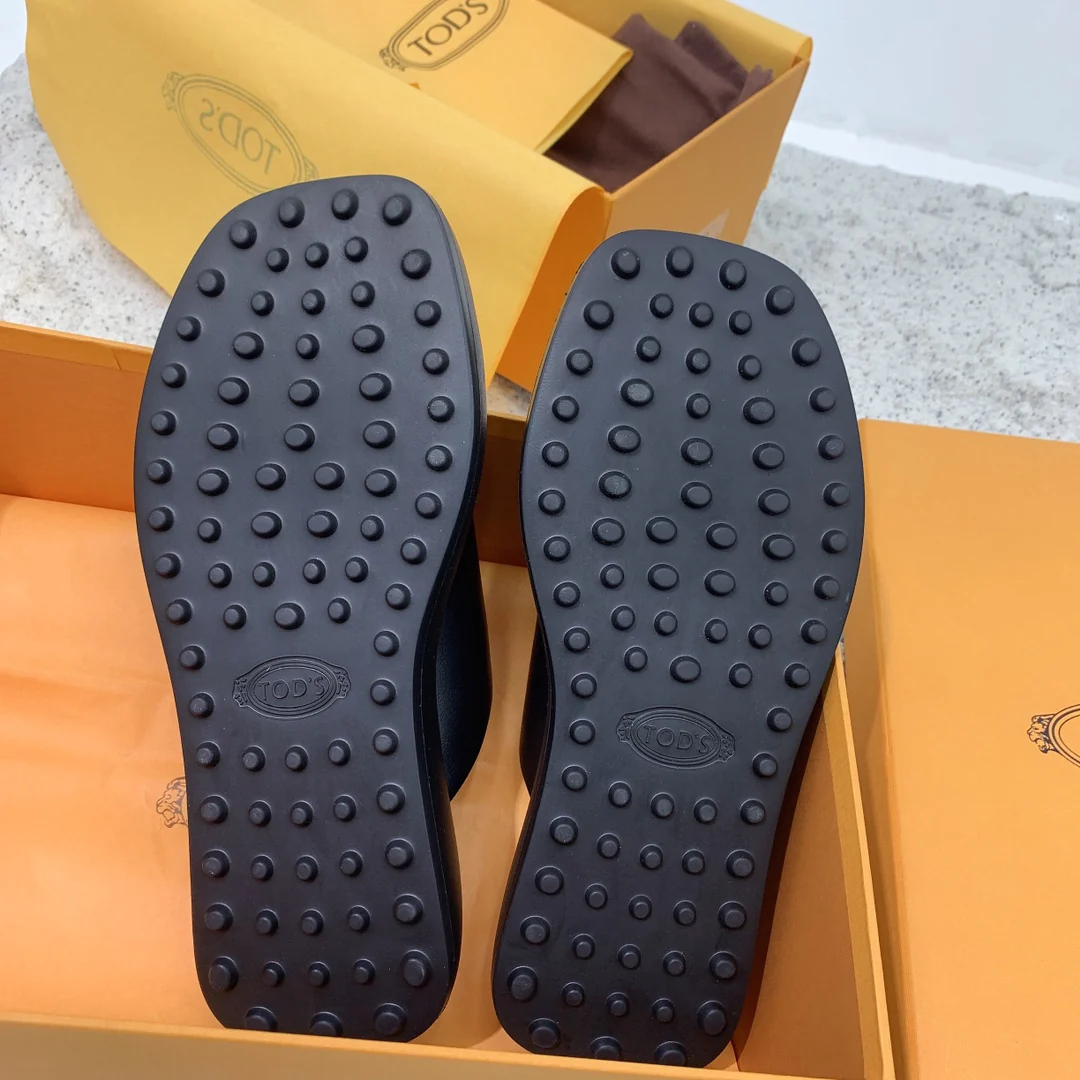 Сандалии/тапочки на платформе Tods весна/лето 2022 - 1