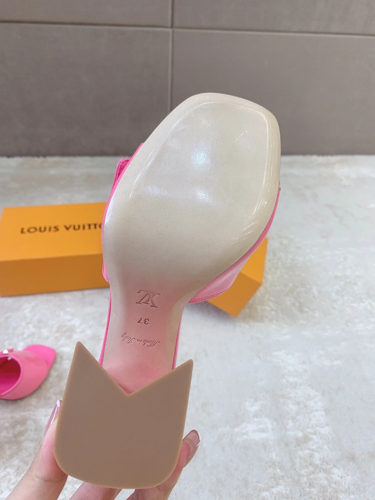 Новинка сезона весна/лето 2023 от LV - Туфли на высоком каблуке - Ярко-розовые