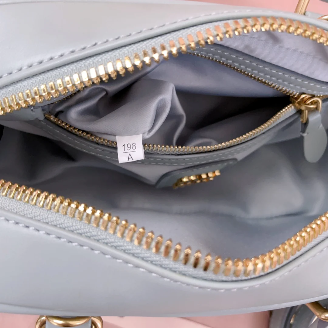 Боулинг-сумка Miu Miu 5bb142 с матовым узором - синяя