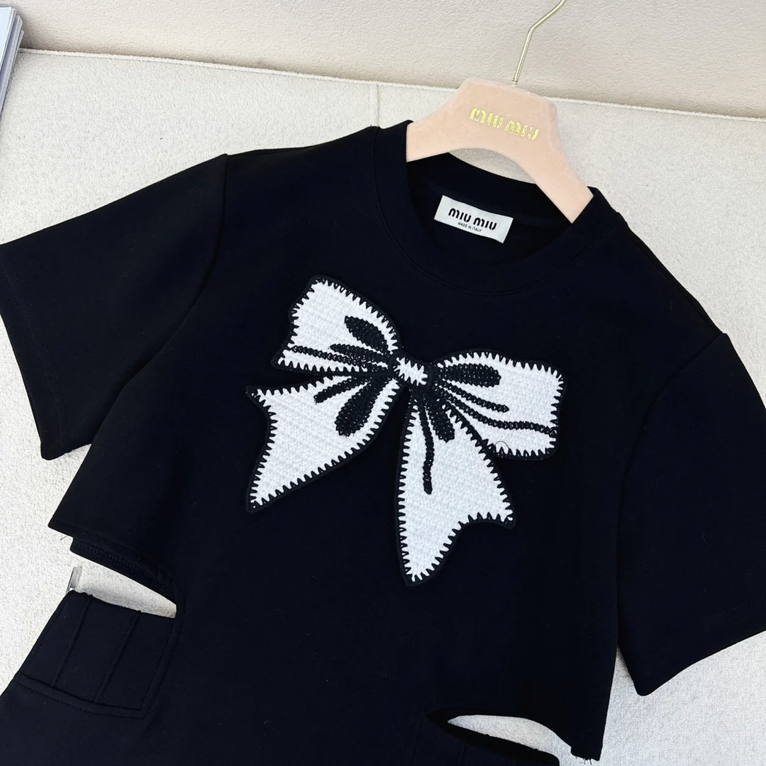 Miu Miu - 2404-24ss Весна/Лето Новинка Платье с короткими рукавами и вышивкой бантом - Черное