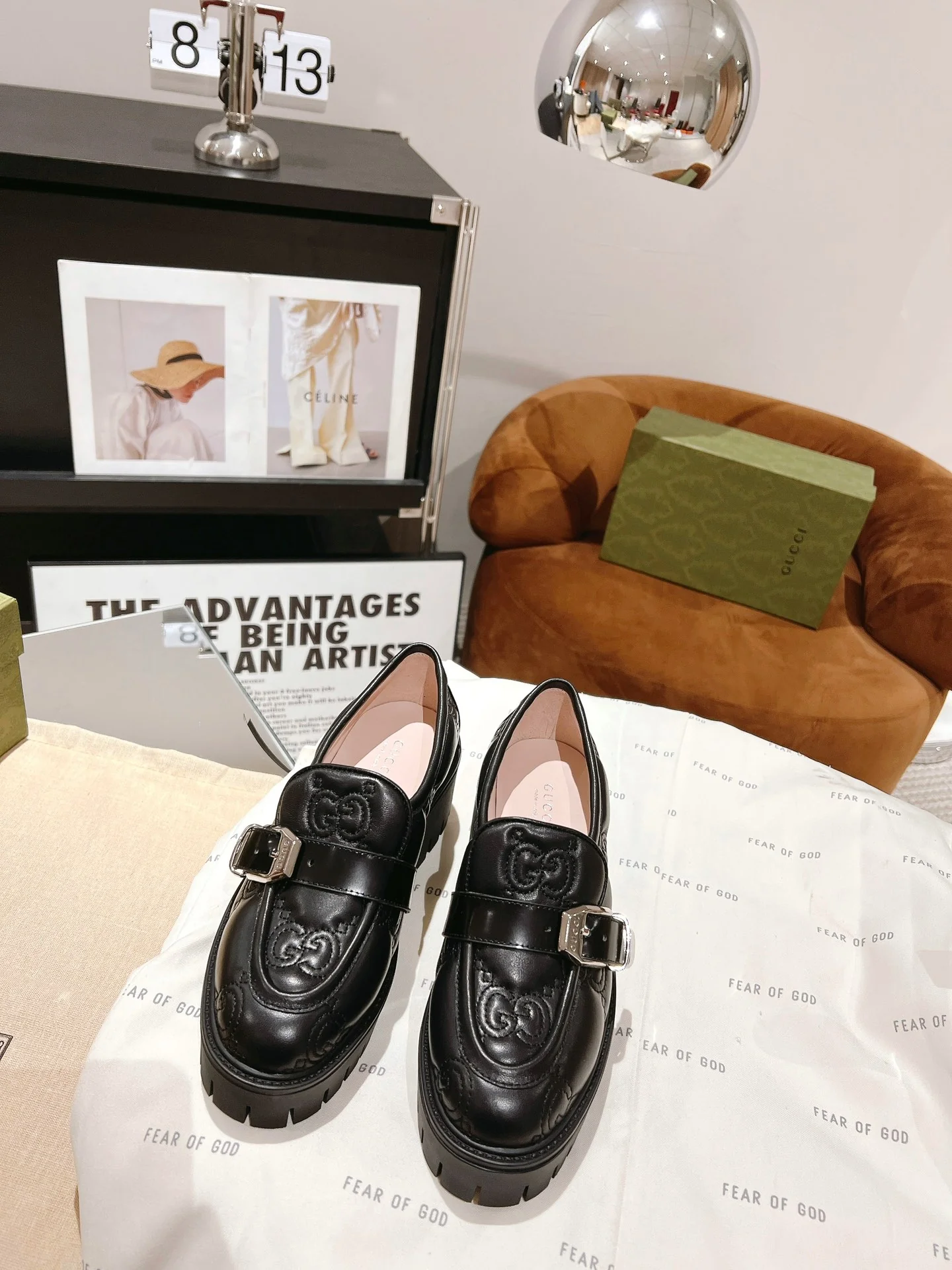 Лоферы Gucci с тиснением