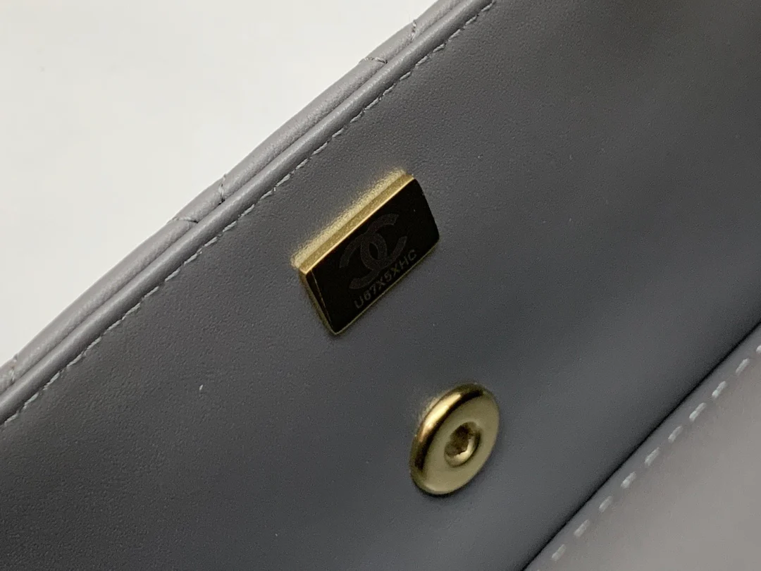 Весенняя коллекция Chanel 2022 - сумка CF - серая