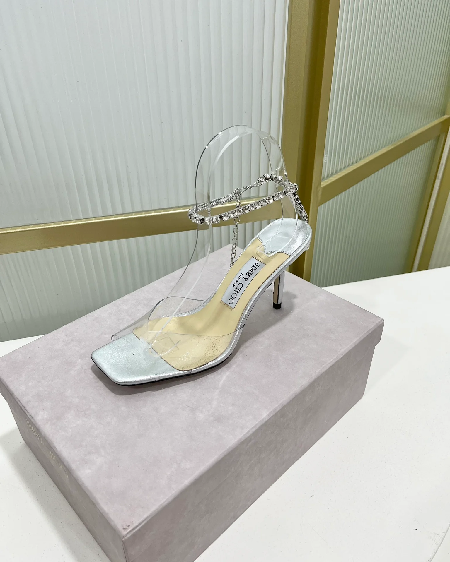 Jimmy - Новинка 2023 года - Босоножки на высоком каблуке с открытым носком и цепочкой - 8-5 см - Серебристые