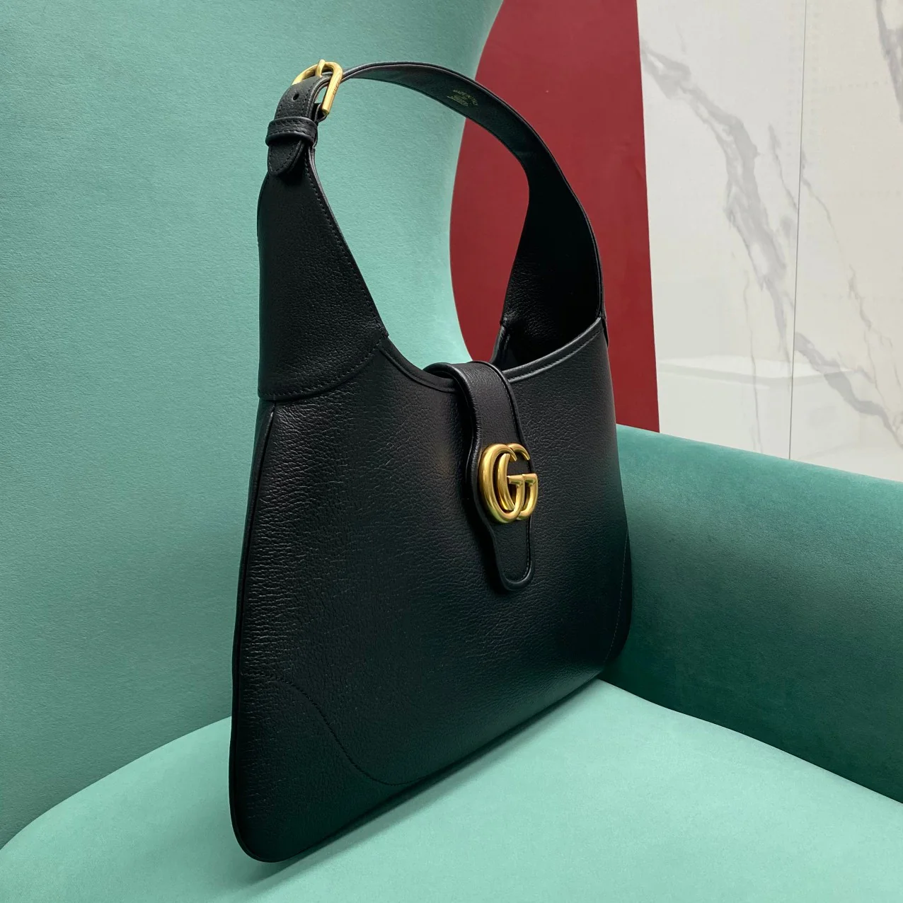 Весенняя коллекция Gucci 2023 — Сумка через плечо ?Полумесяц? — Черная