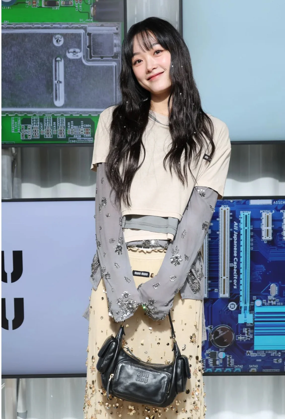 Сумка Miu Miu из кожи наппа с карманами — носите и делитесь с другими.