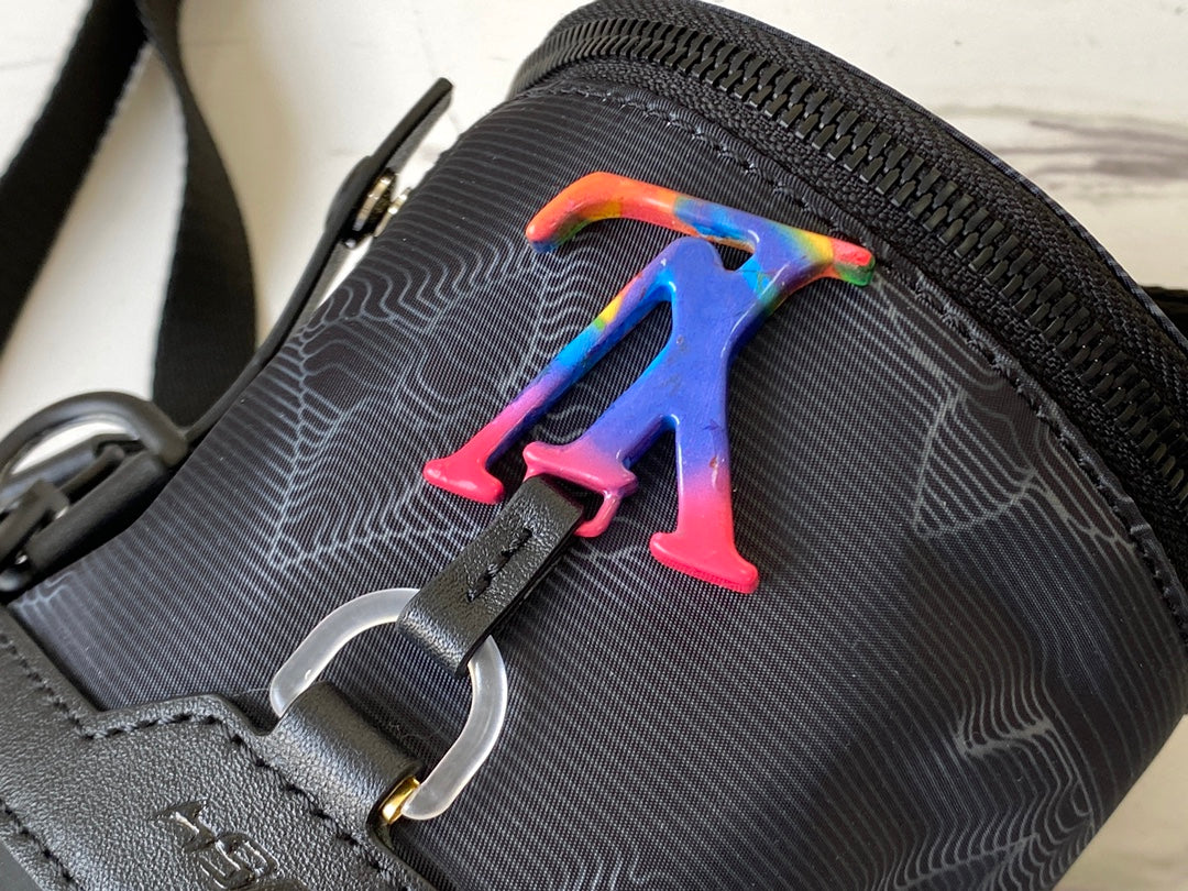 lv-m45604-expandable-polochon-handbag