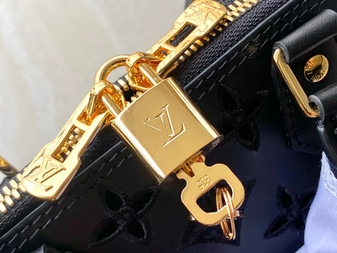 m22878-LV-new-alma-bb сумка-оболочка-черная