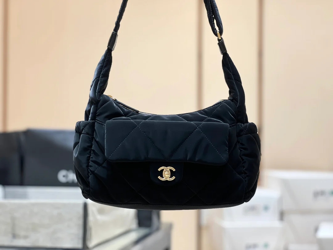 Сумка для лыж Chanel 24n-Coconige, маленькая, черная.