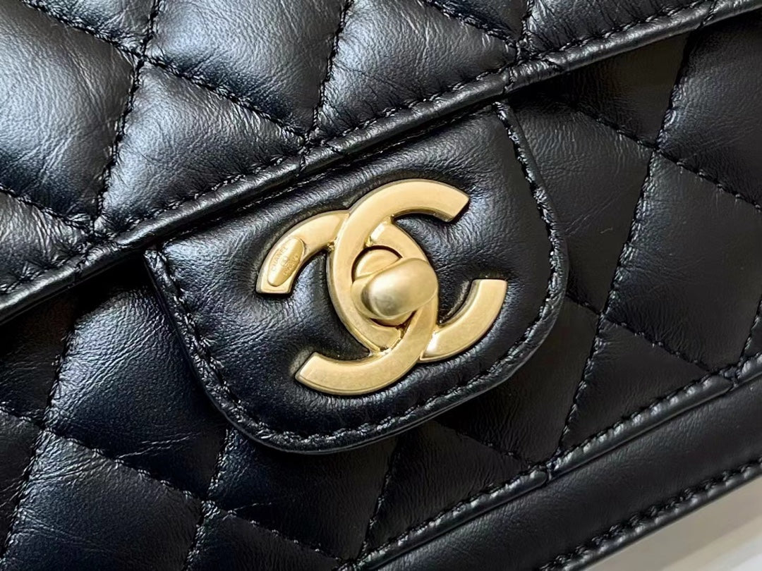 Новинка сезона весна/лето 2023 от Chanel - кожаная сумка Tofu Reissue.