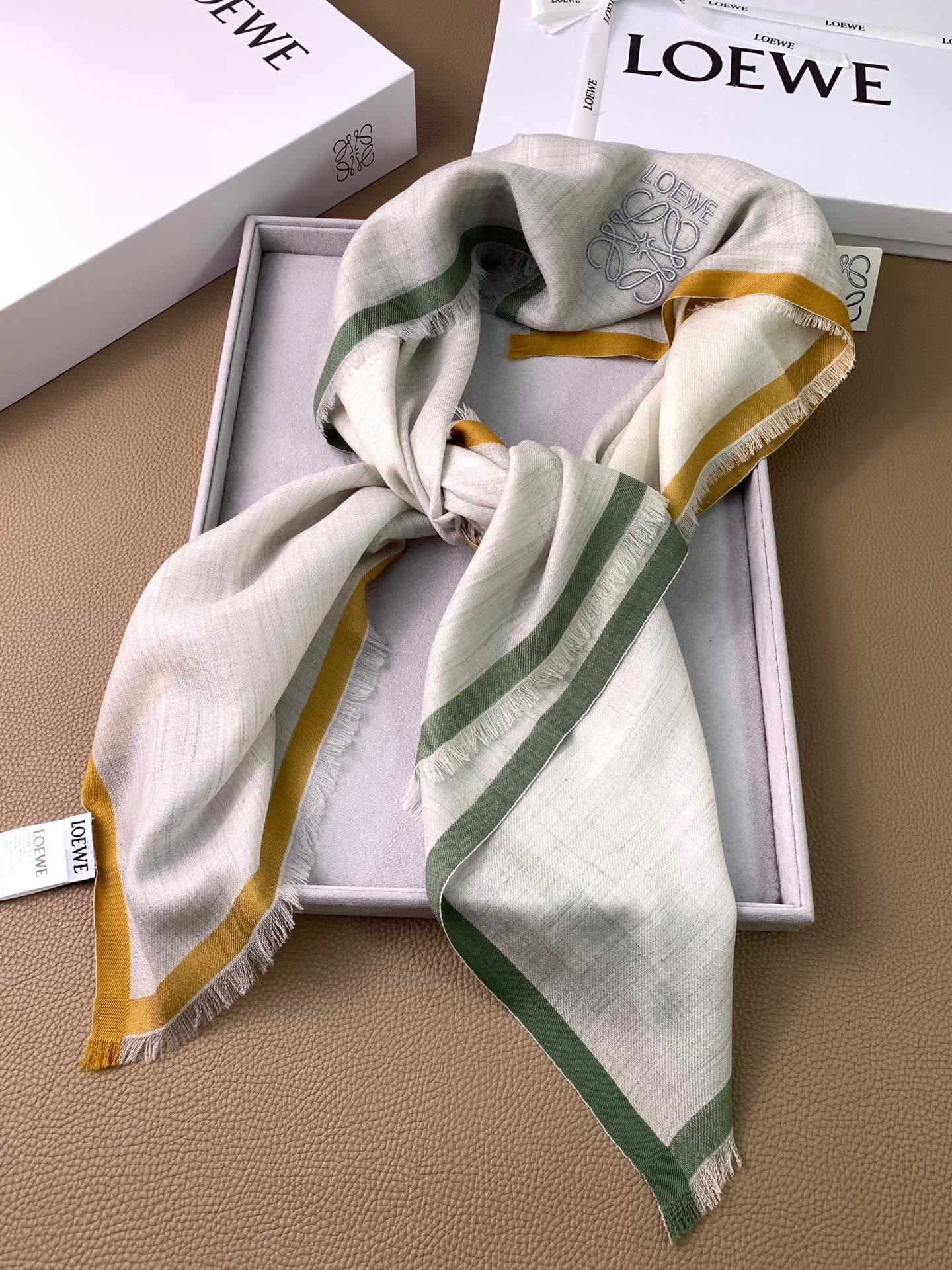 Кашемировый шарф Loewe 2024 с золотыми и серебряными нитями - 110-110