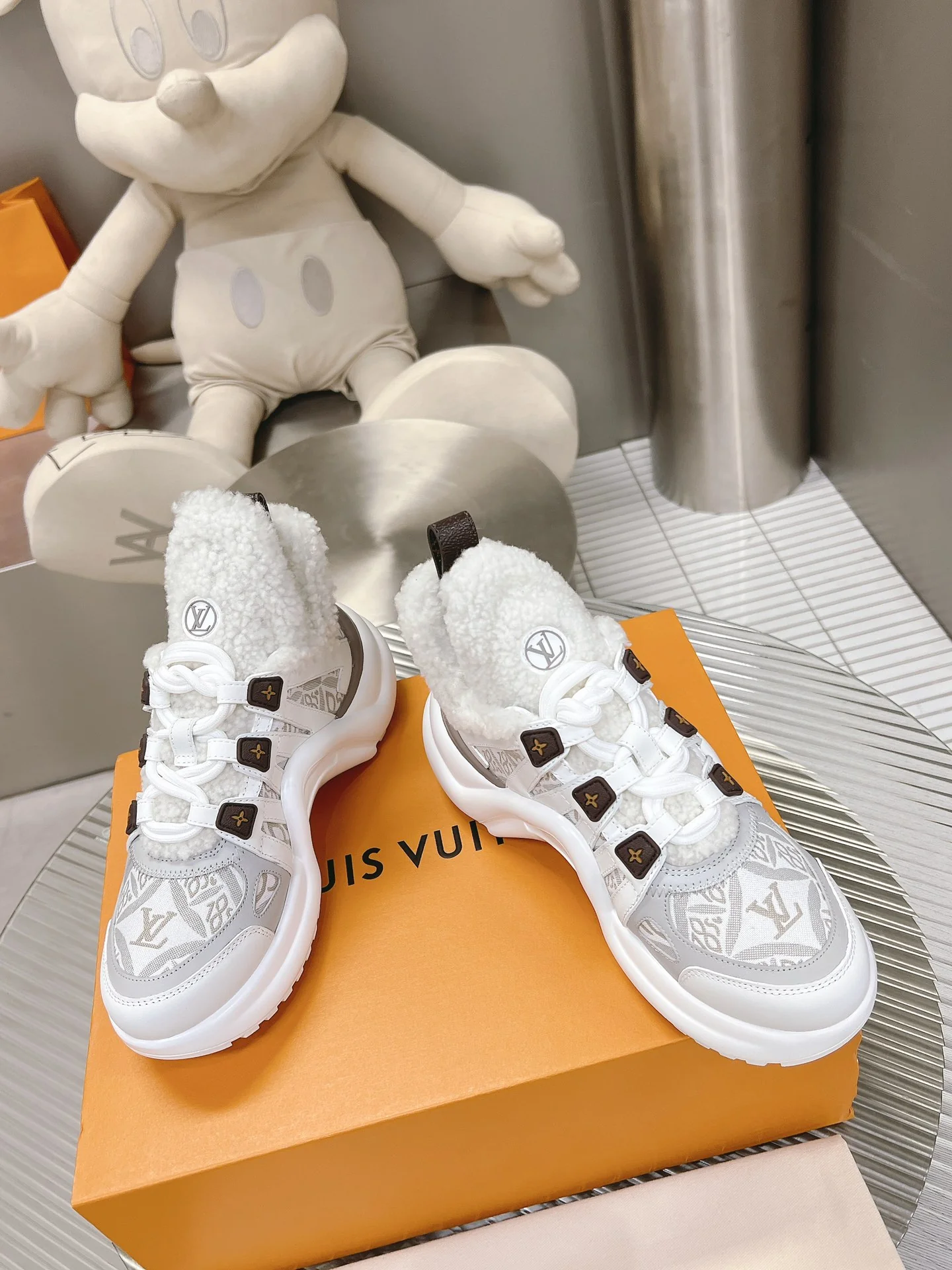 LV - Массивные туфли из шелковой кожи - Бело-серые