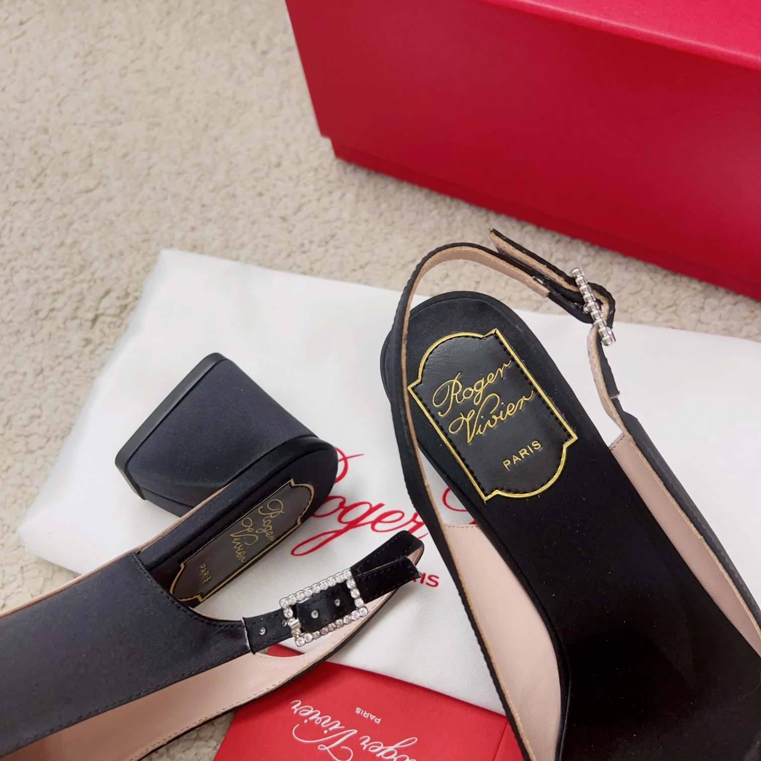 Обувь RV Shoes - Серия Versailles Garden - Сандалии с бриллиантовой пряжкой - Черные