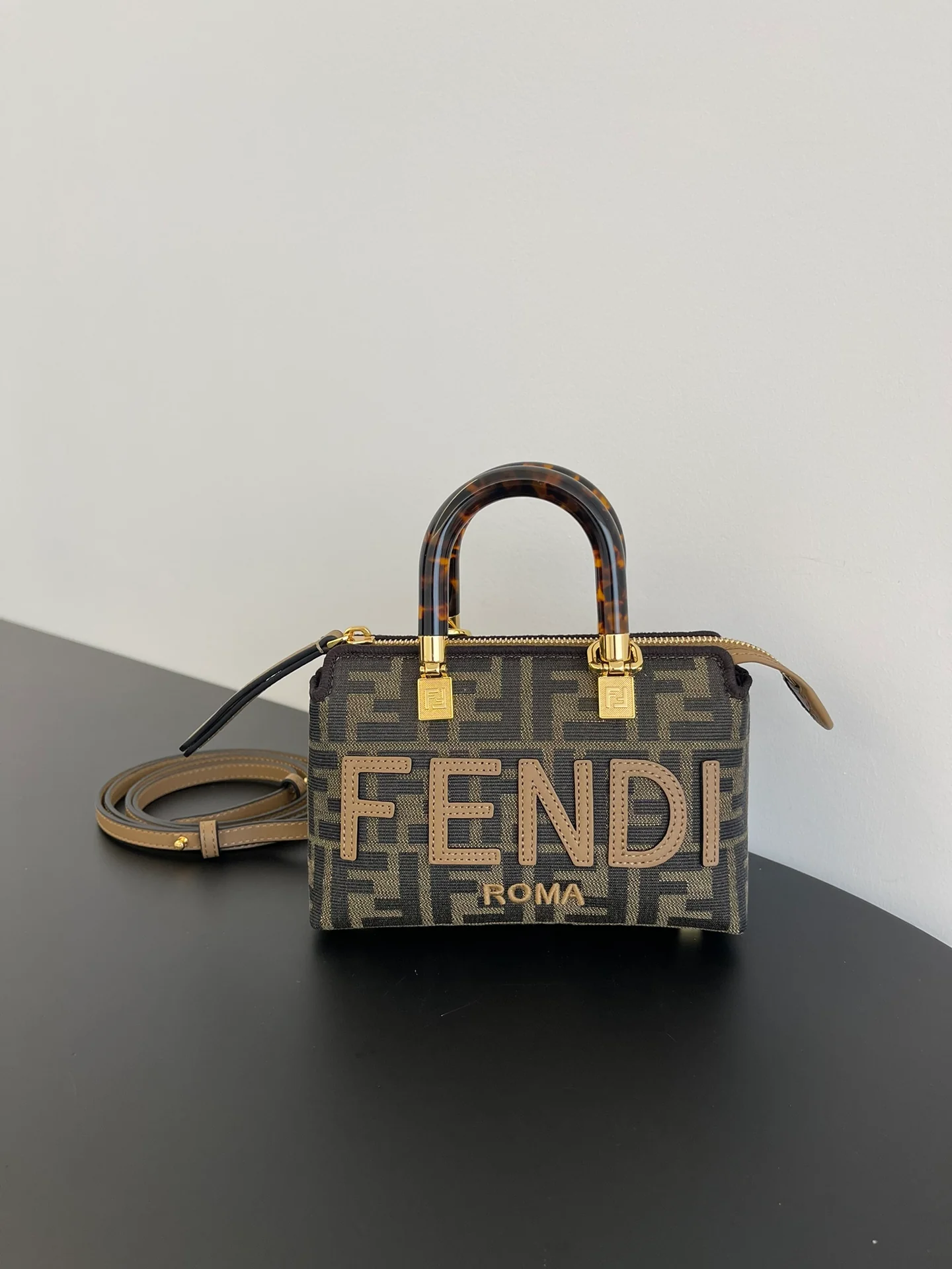 Мини-наволочка Fendi bythe-way