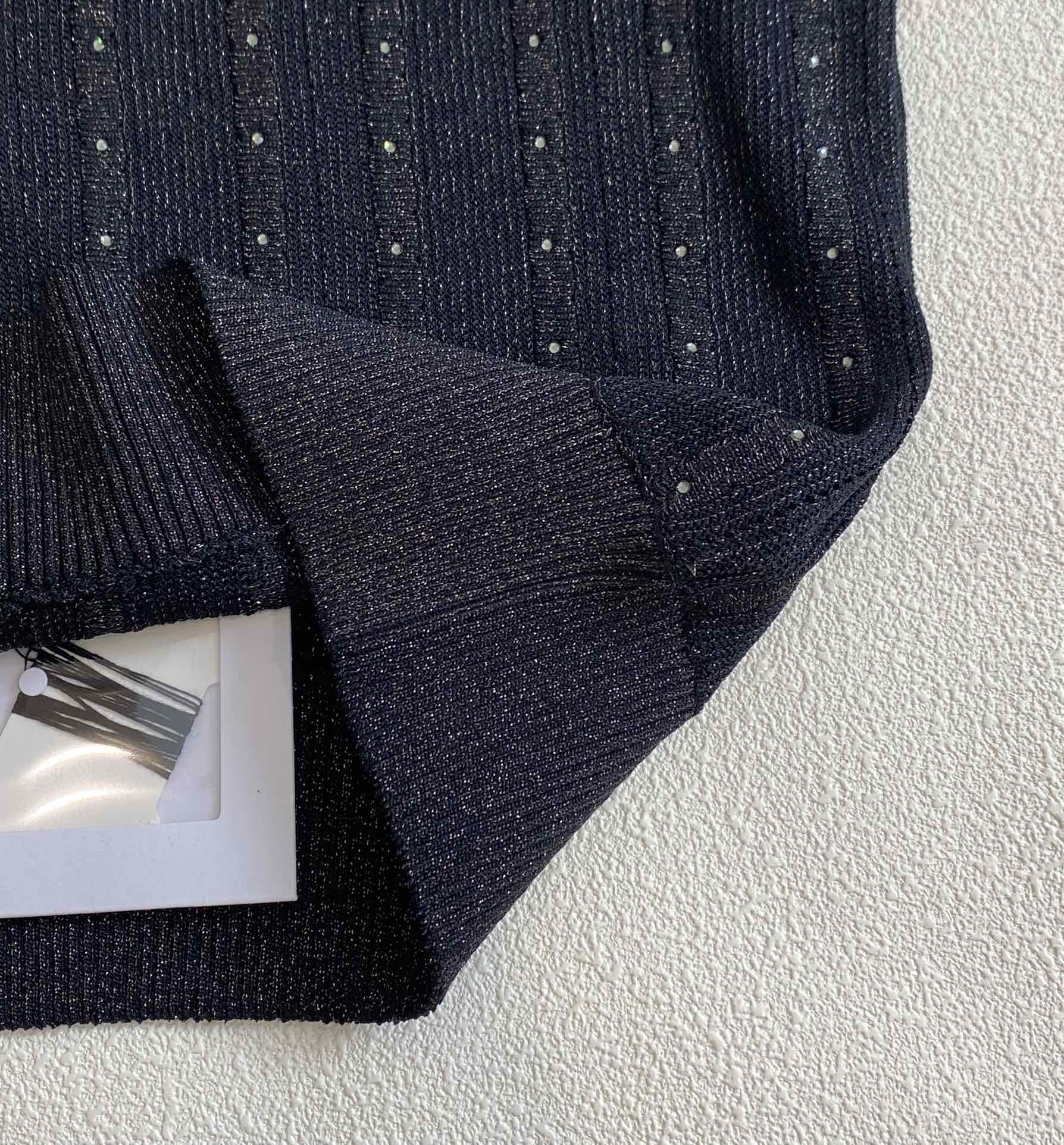 Chanel - 2404 - Новинка ранней весны: вязаный жилет на тонких бретелях - черный