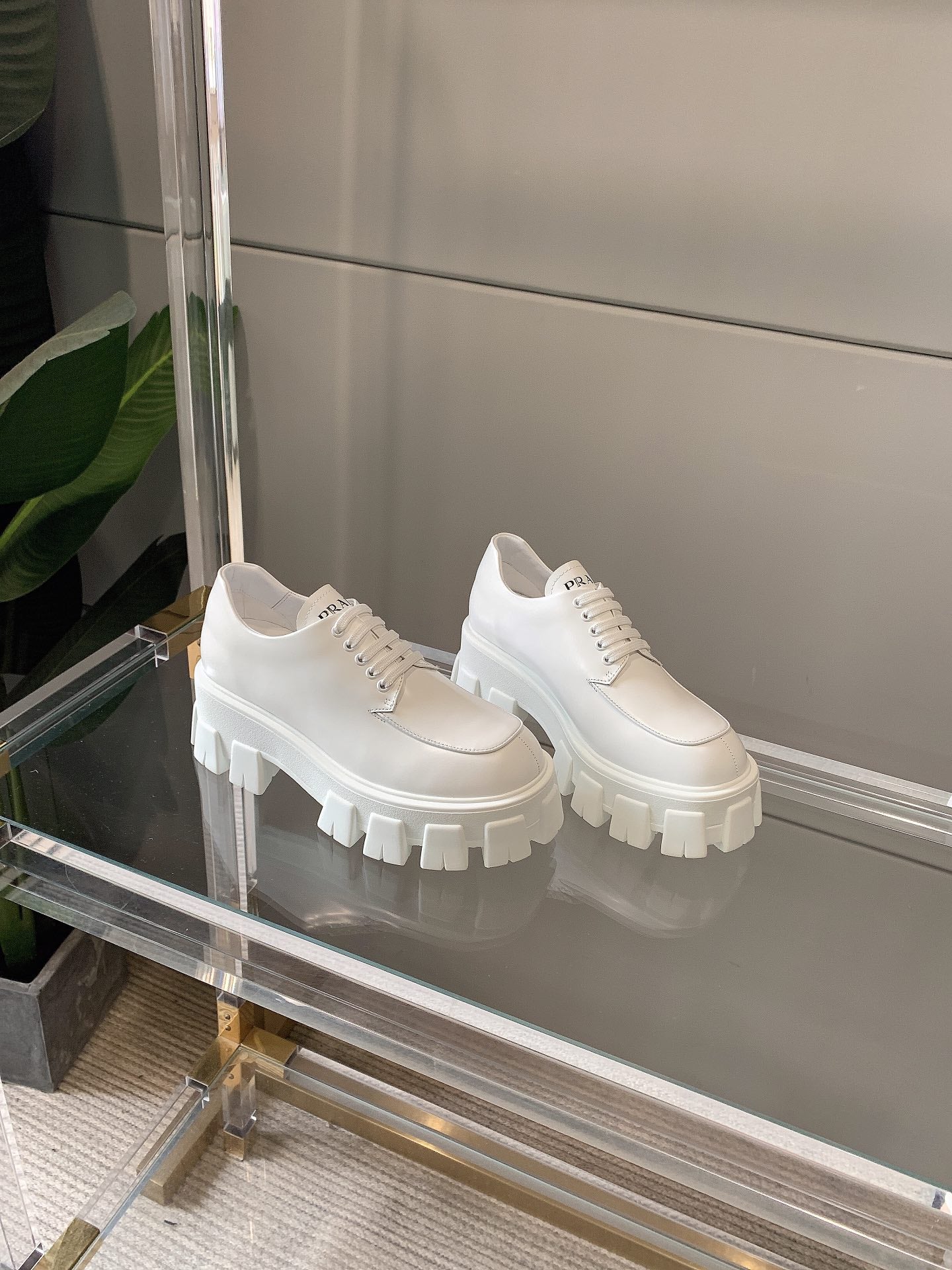 Prada - Туфли на платформе - Кожаные туфли - Белые