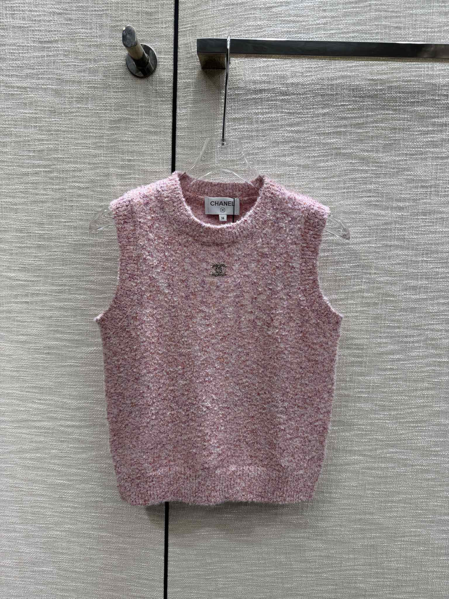 Вязаный жилет Chanel 2403 цвета ?макарон? — розовый