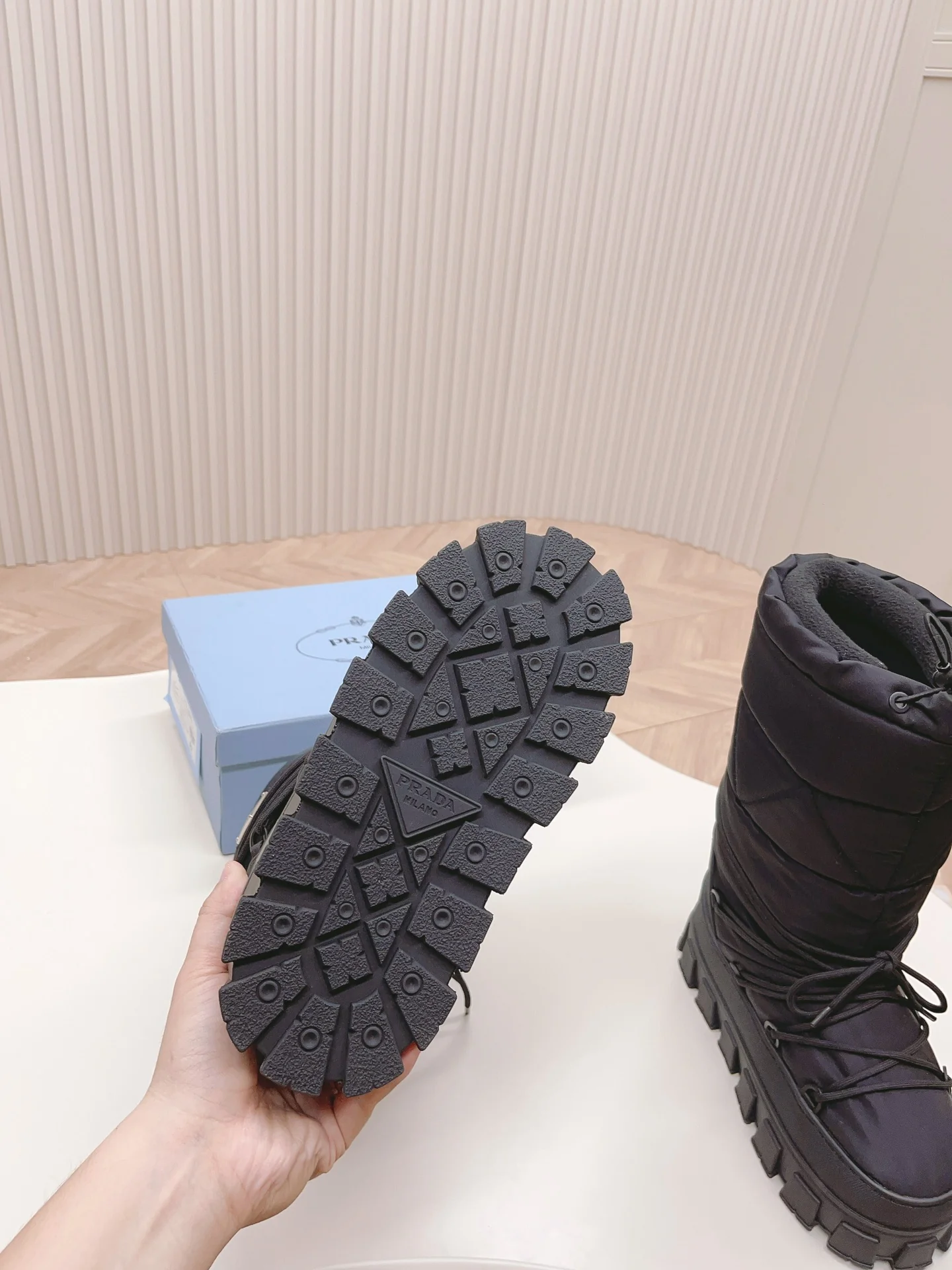 Снежные ботинки Prada 2024 Space Snow Boots - черные