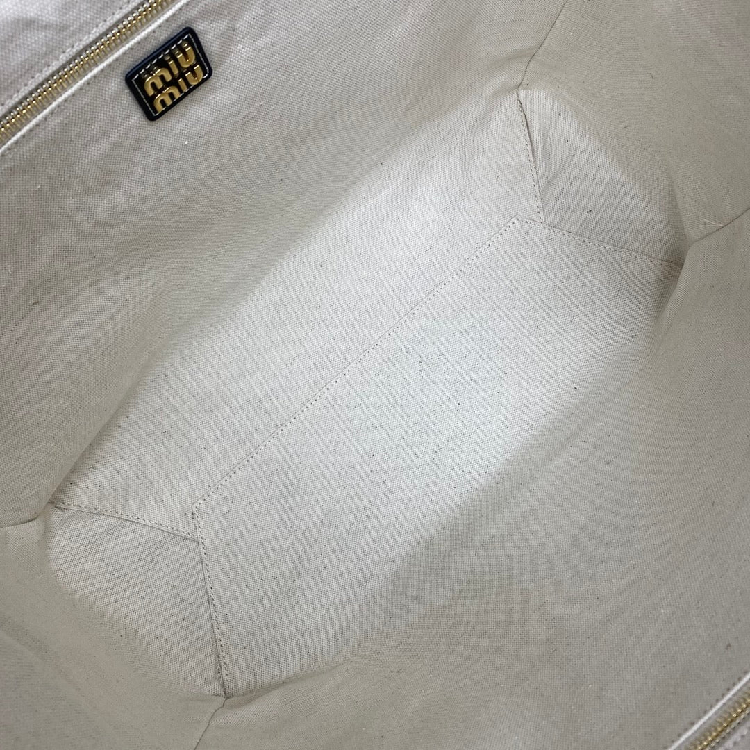 Сумка-тоут Miu Miu Ivy - Большая - Изготовлена ??из натуральной кожи, черная