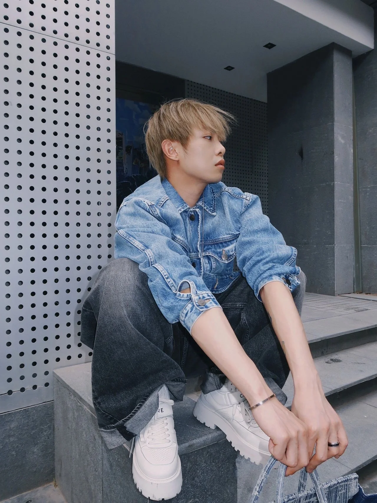 Новинка 2022 года от Celine - Высокие кроссовки - Классический баскетбольный стиль - Фотографии на ноге