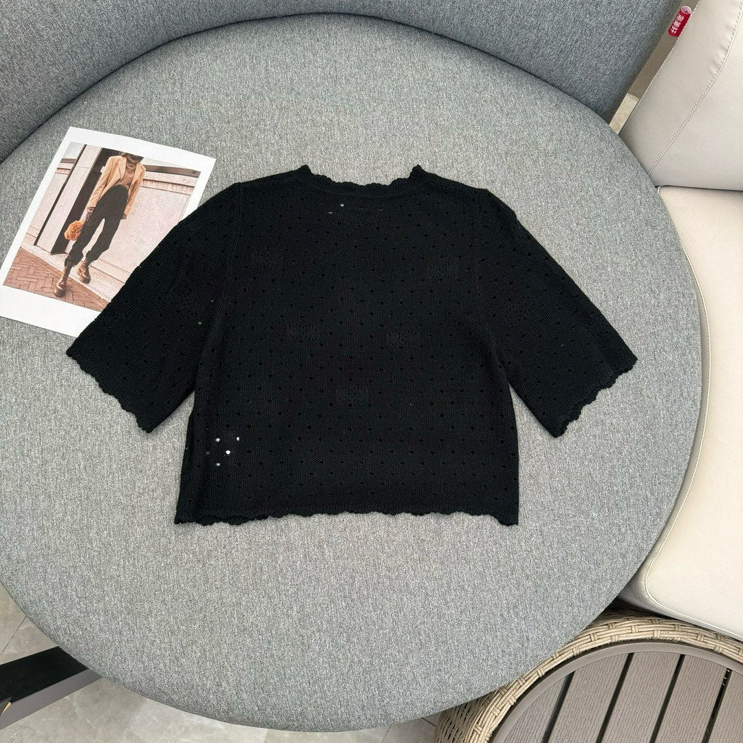 Новинка весны/лета Chanel 2403: вязаный ажурный топ крючком – свежий и элегантный свитер в стиле Chanel – черный.