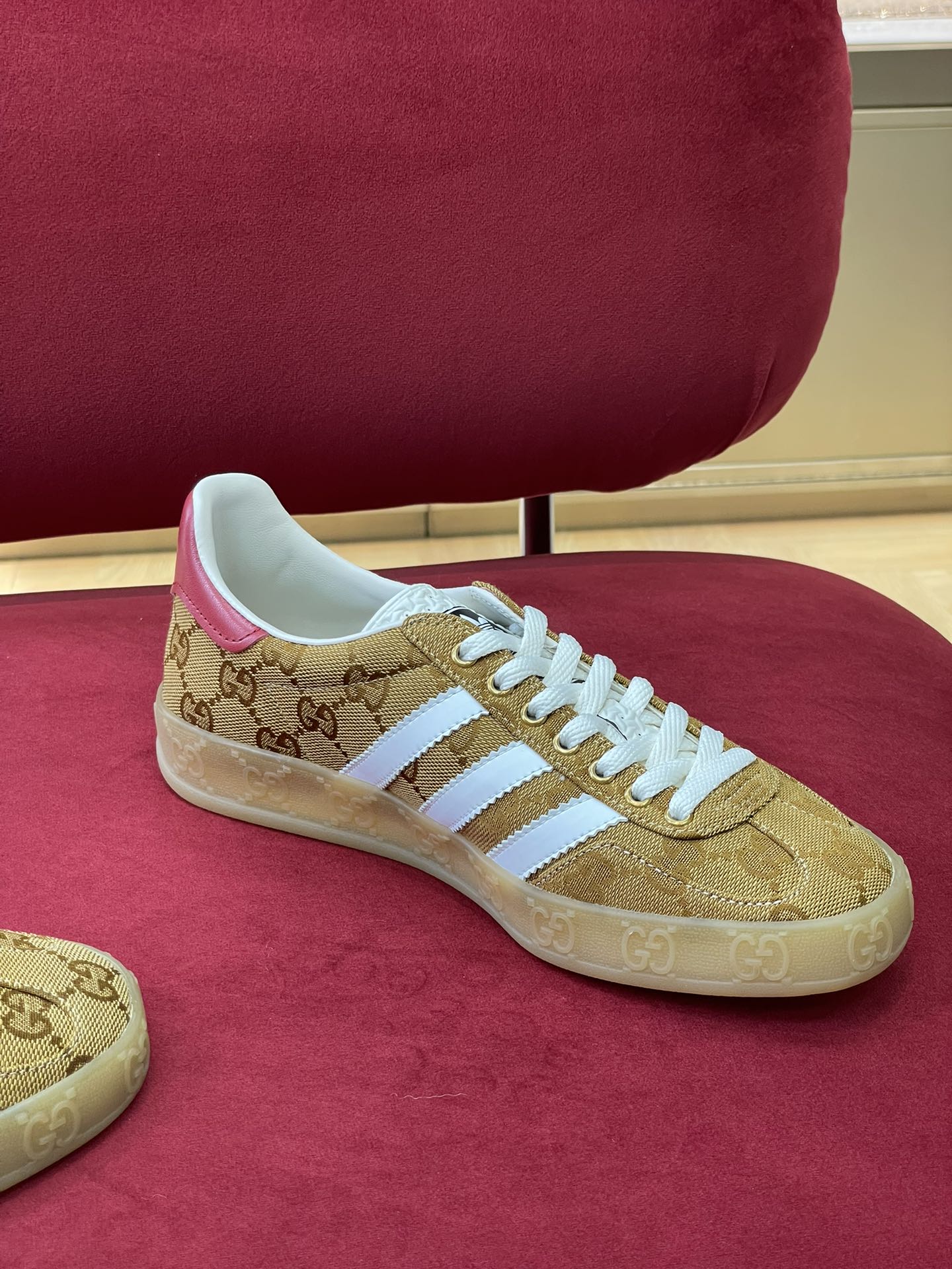 Новинка сезона осень/зима 2022 от Gucci - Коллаборация - Кроссовки - Унисекс - Коричневый