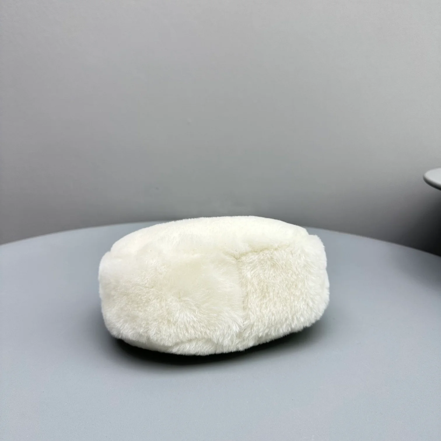 Сумка Miu Miu Wander, мини-версия, белая, из флиса.