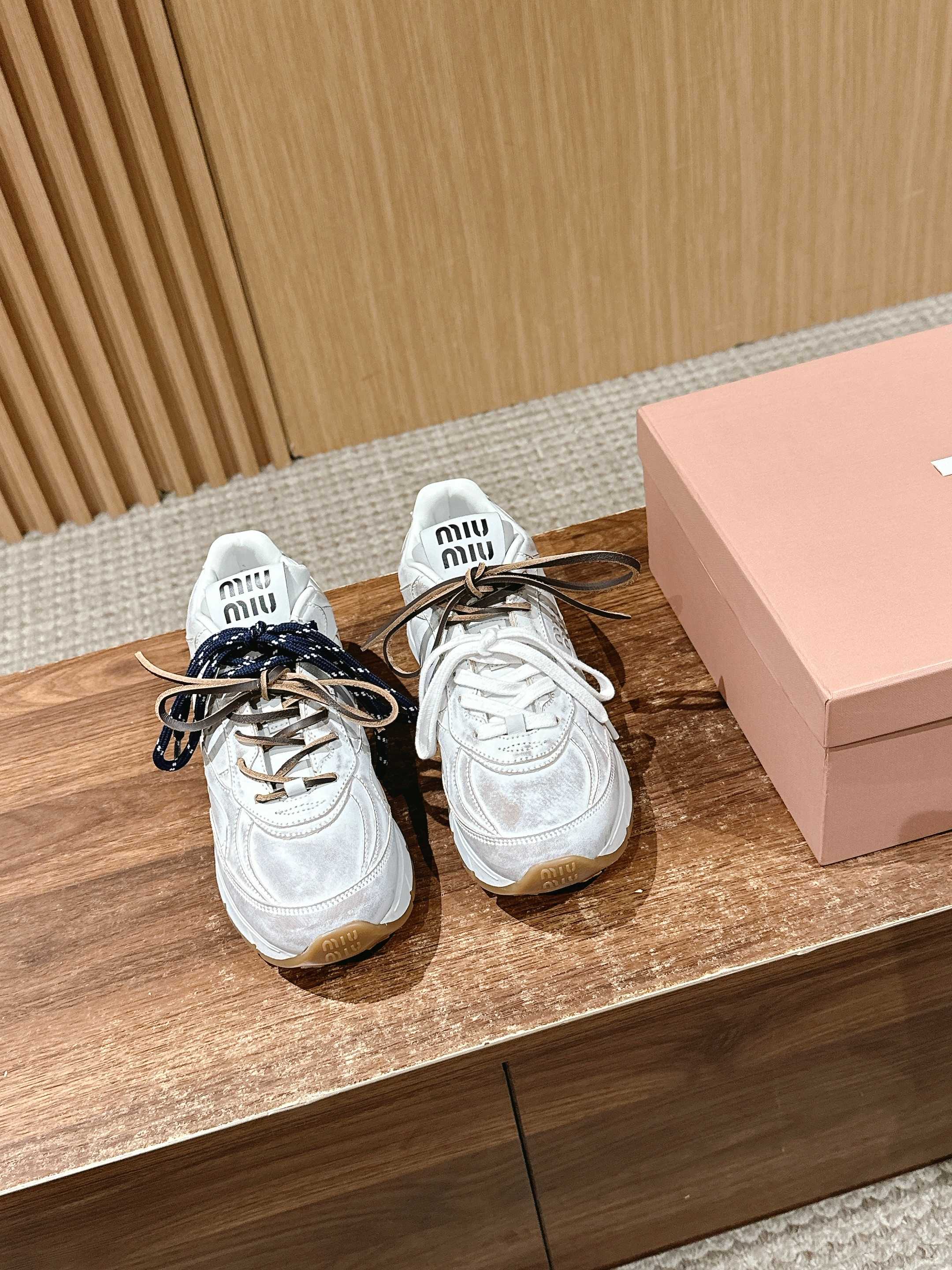 Miu Miu - Массивные туфли - Белый стиль 