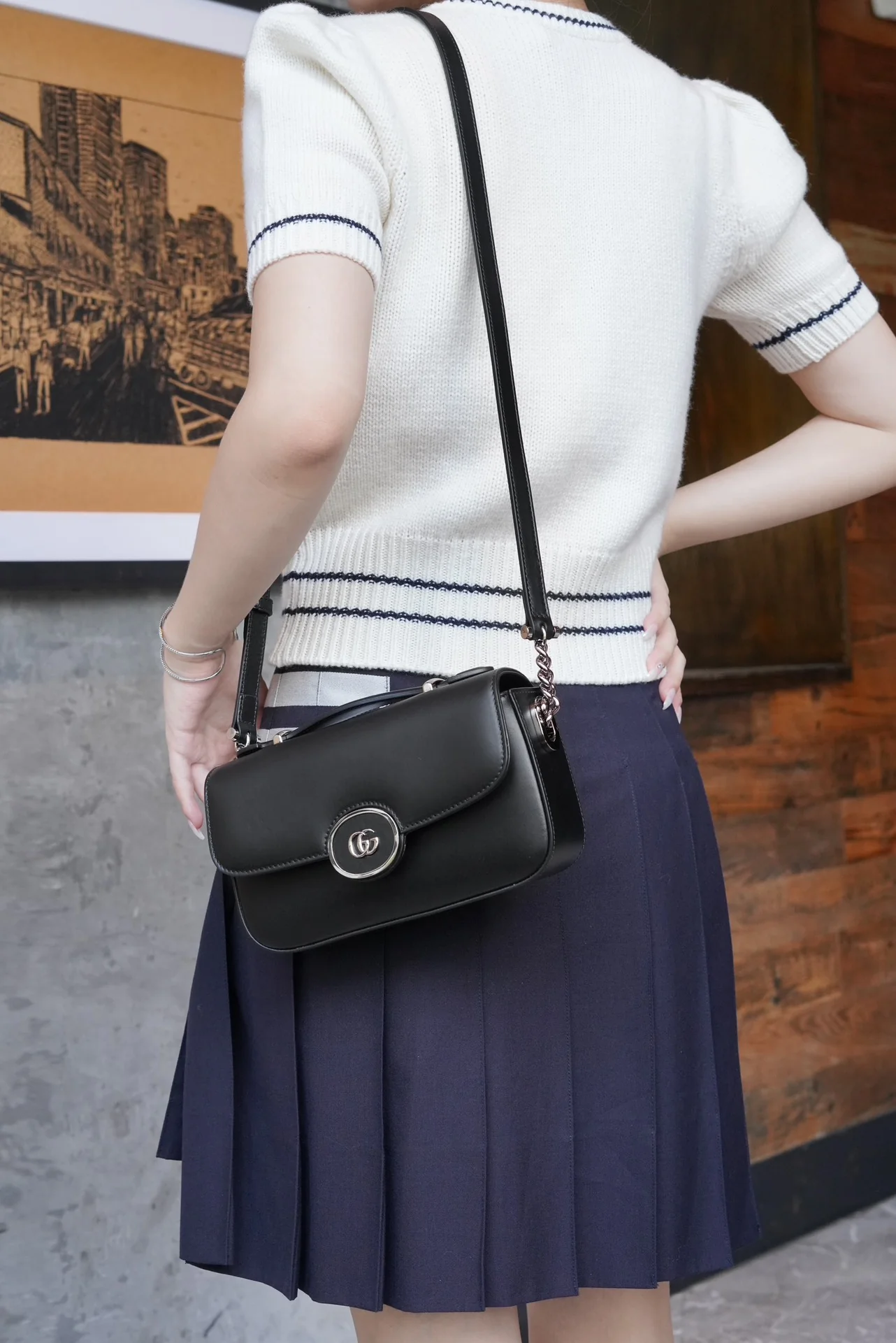 Миниатюрная сумка Gucci Petite GG на цепочке - черная.