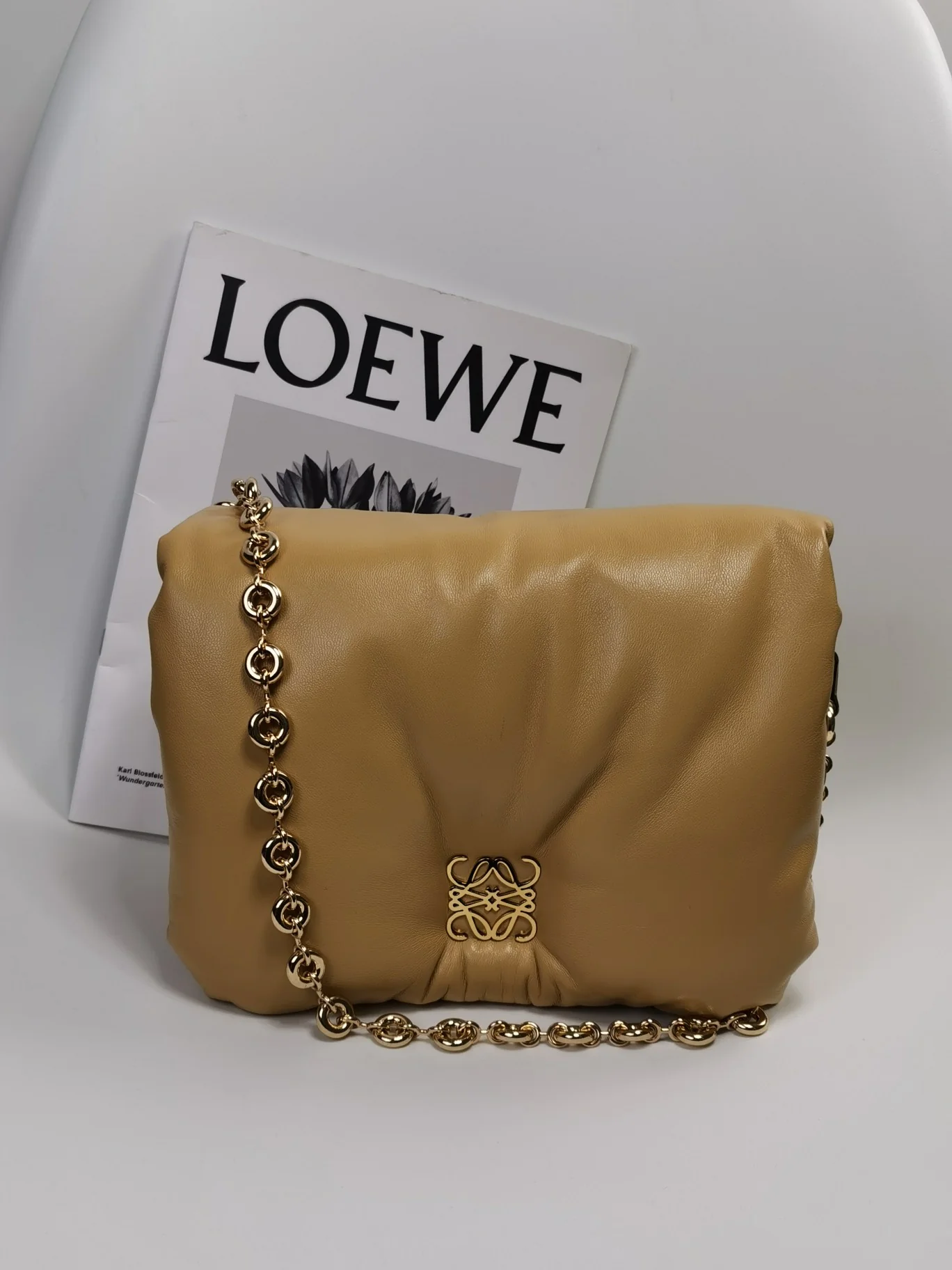 Сумка Loewe 2023 Puffer Goya из овечьей кожи - коричневая.