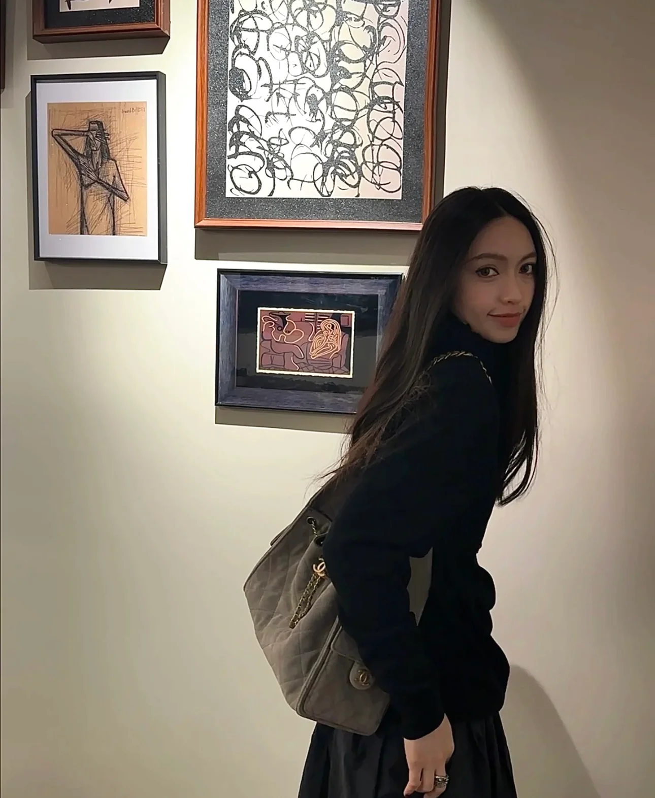 Популярная сумка-хобо Chanel 25c, коричневая.