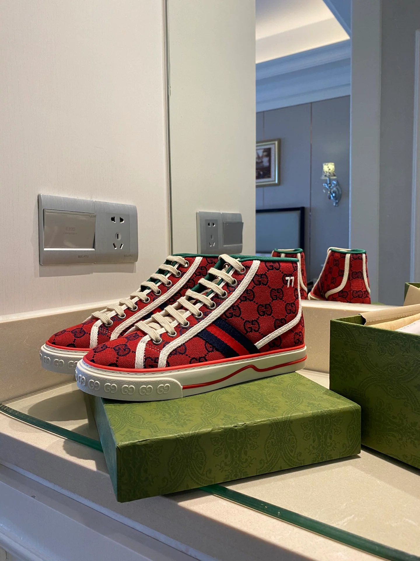 Высокие кеды Gucci с монограммой из канваса - 1
