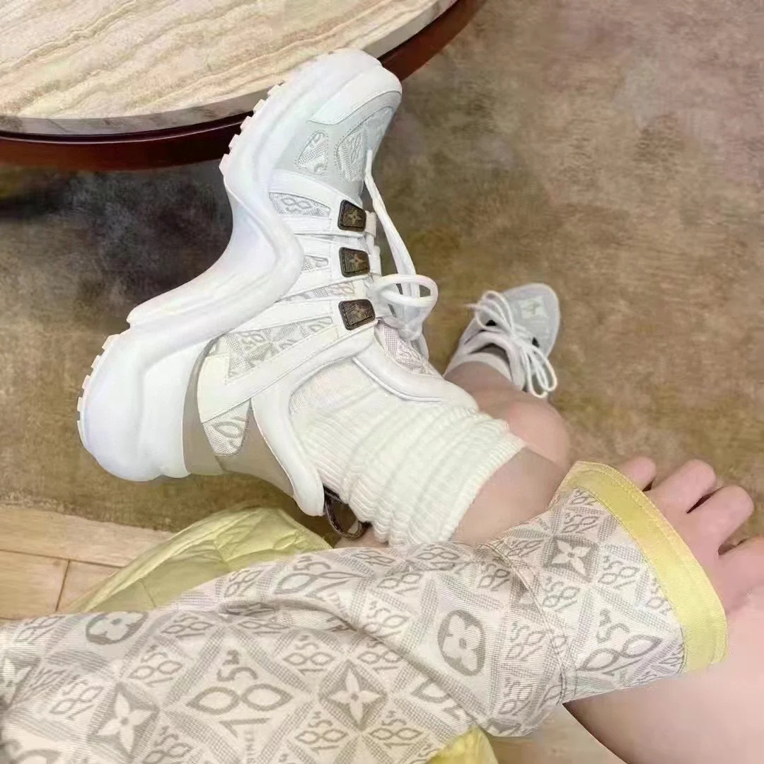 Обувь LV - массивные кроссовки с вышивкой LV - серо-белые