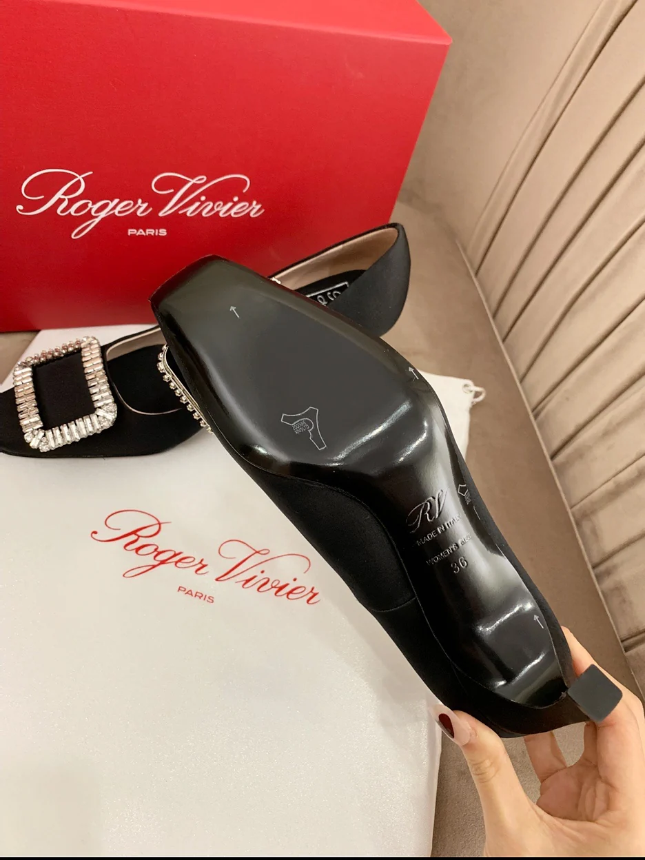 Туфли на банановом каблуке RV-7-5 см - бархатная пряжка со стразами - черные